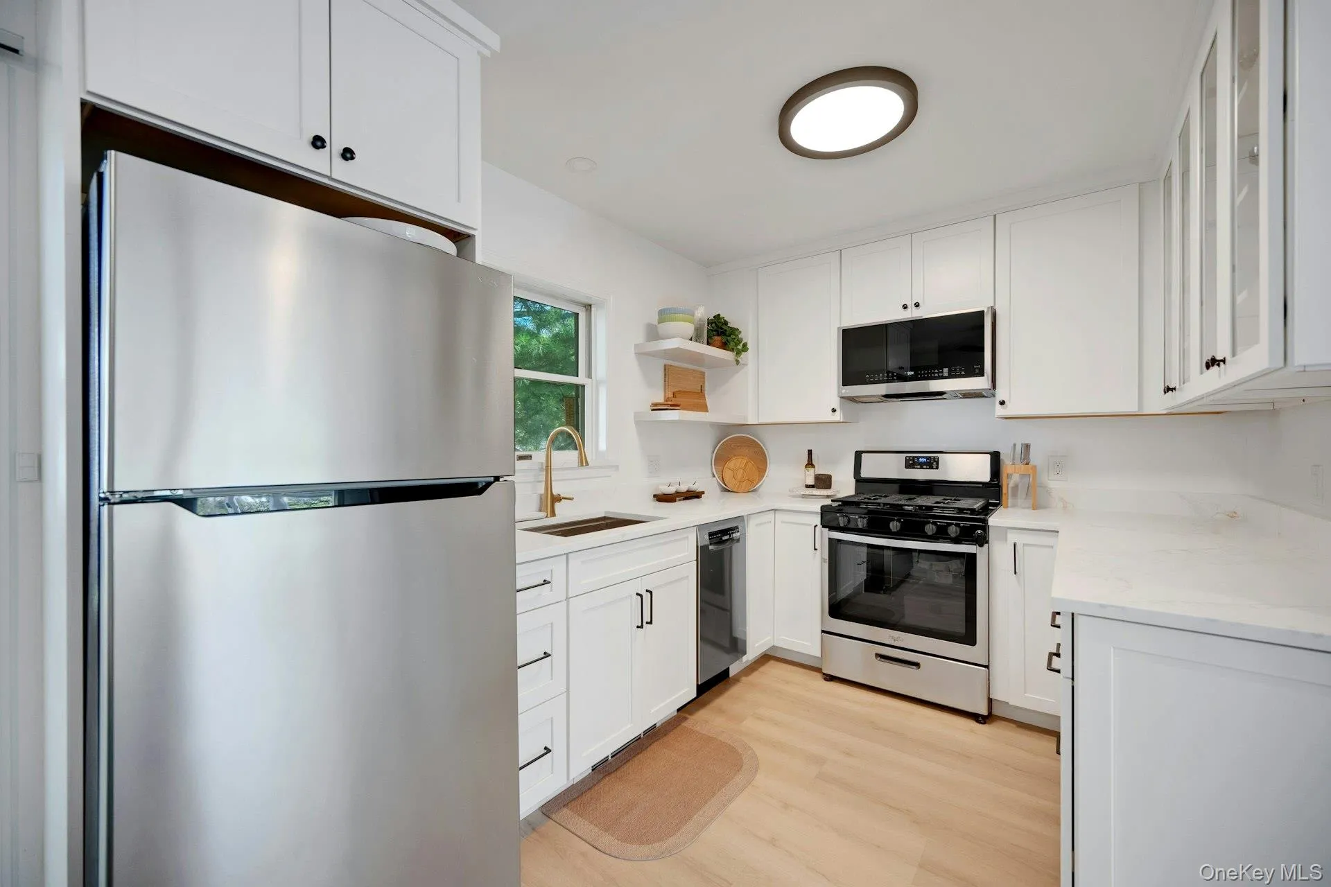 Gorgeous new kitchen with stainless steel appliances... Gorgeous new kitchen with stainless steel appliances...