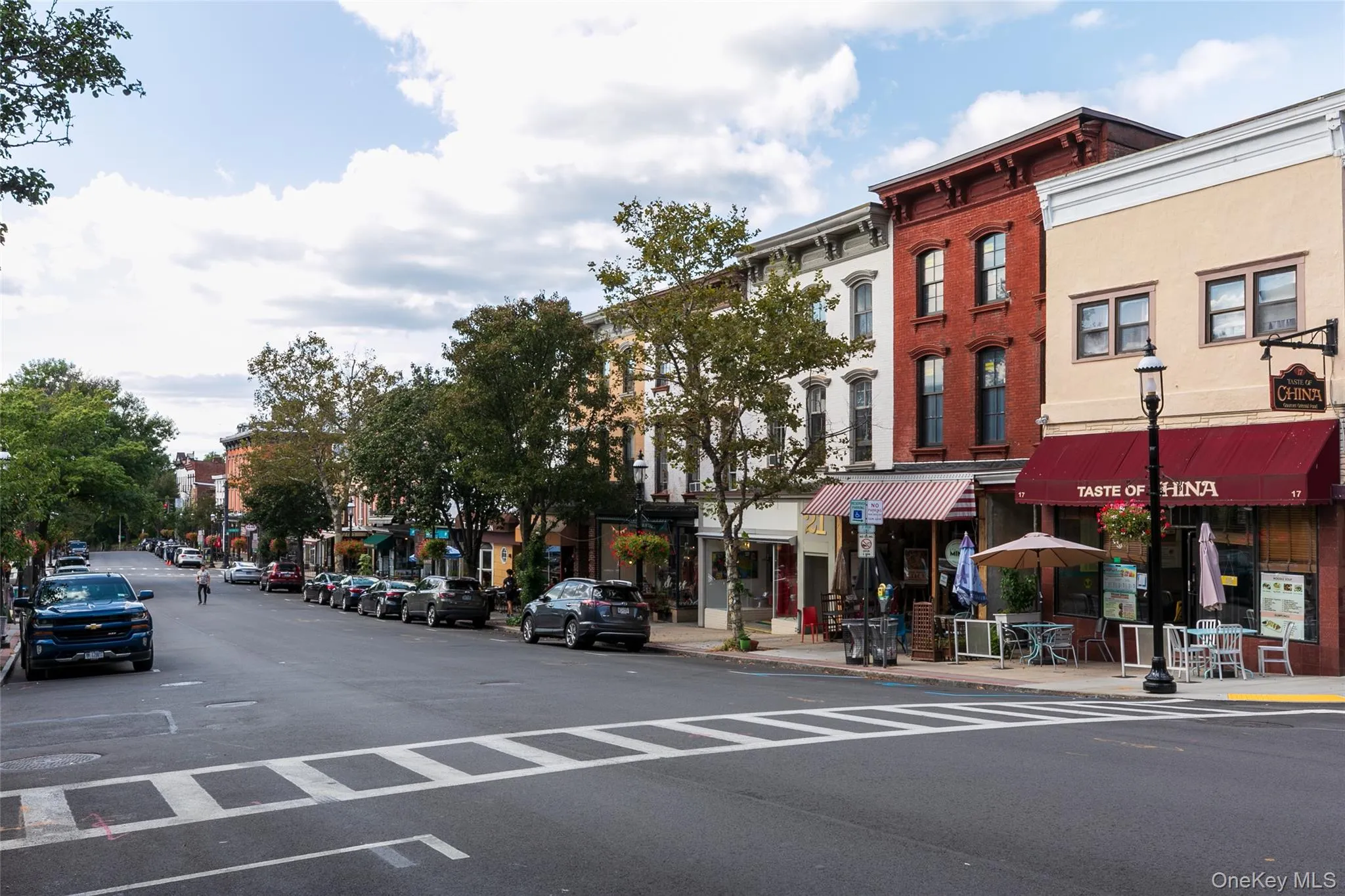 Vibrant Main St boast restaurants, shops and theater... Vibrant Main St boast restaurants, shops and theater...