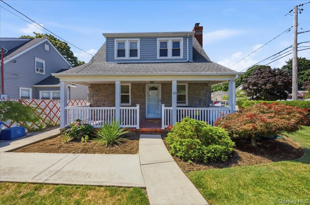 95 Union Street, Hempstead, NY, 3 Bedrooms Bedrooms, 7 Rooms Rooms,2 BathroomsBathrooms,Residential,For Rent,Union,0,1041434 95 Union Street, Hempstead, NY, 3 Bedrooms Bedrooms, 7 Rooms Rooms,2 BathroomsBathrooms,Residential,For Rent,Union,0,1041434