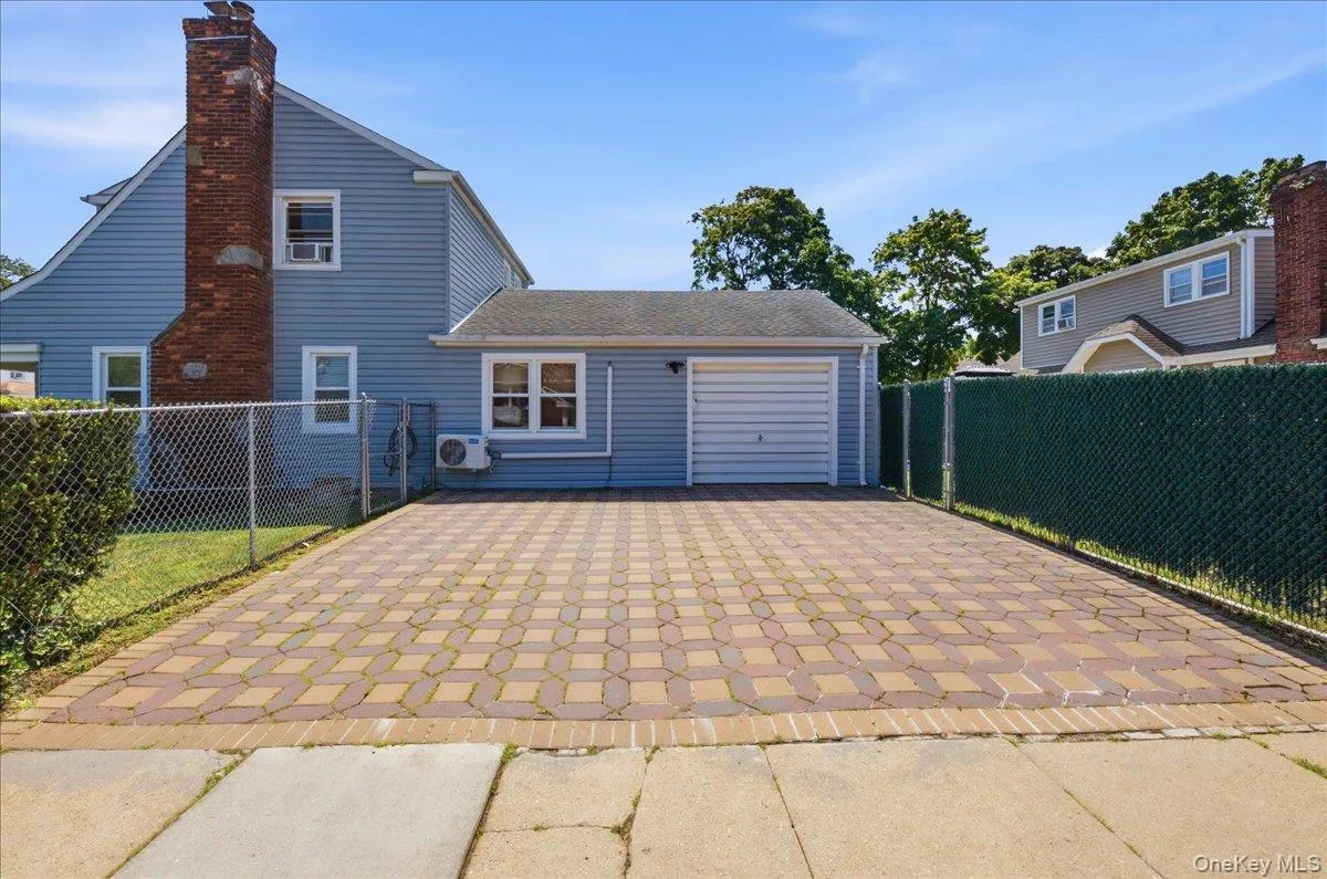 95 Union Street, Hempstead, NY, 3 Bedrooms Bedrooms, 7 Rooms Rooms,2 BathroomsBathrooms,Residential,For Rent,Union,0,1041434 95 Union Street, Hempstead, NY, 3 Bedrooms Bedrooms, 7 Rooms Rooms,2 BathroomsBathrooms,Residential,For Rent,Union,0,1041434