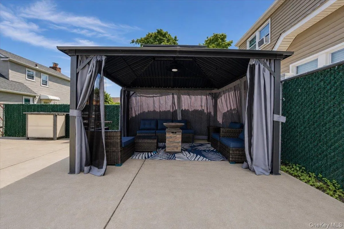 95 Union Street, Hempstead, NY, 3 Bedrooms Bedrooms, 7 Rooms Rooms,2 BathroomsBathrooms,Residential,For Rent,Union,0,1041434 95 Union Street, Hempstead, NY, 3 Bedrooms Bedrooms, 7 Rooms Rooms,2 BathroomsBathrooms,Residential,For Rent,Union,0,1041434