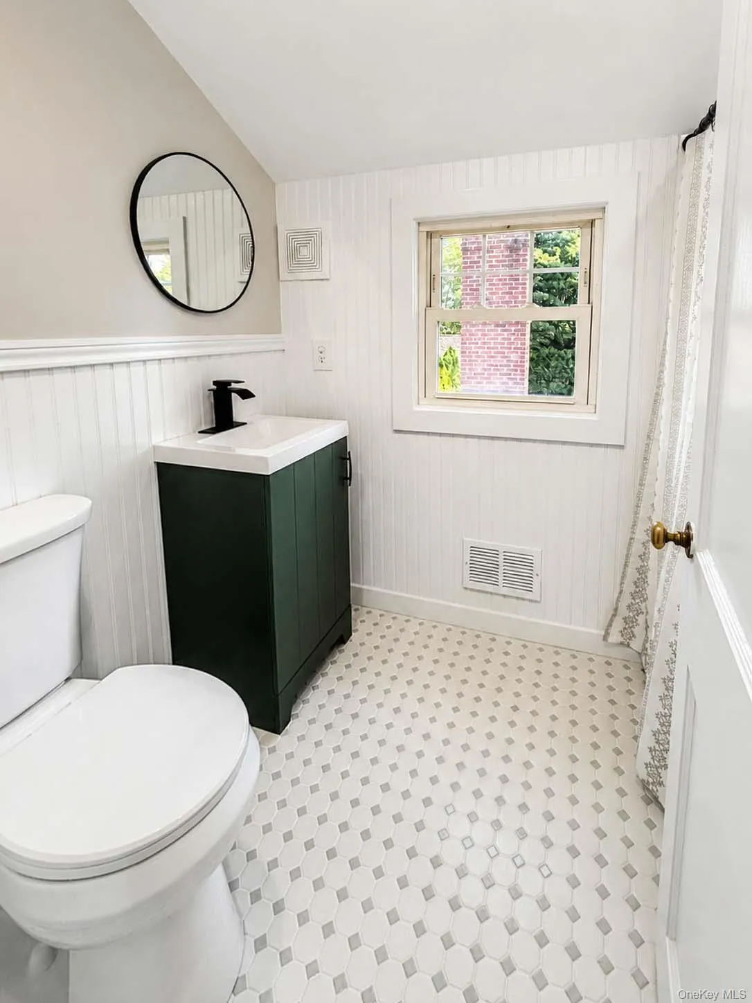 4 Crosby Street, Brookhaven, NY, 3 Bedrooms Bedrooms, 7 Rooms Rooms,2 BathroomsBathrooms,Residential,For Rent,Crosby,0,1041447 4 Crosby Street, Brookhaven, NY, 3 Bedrooms Bedrooms, 7 Rooms Rooms,2 BathroomsBathrooms,Residential,For Rent,Crosby,0,1041447