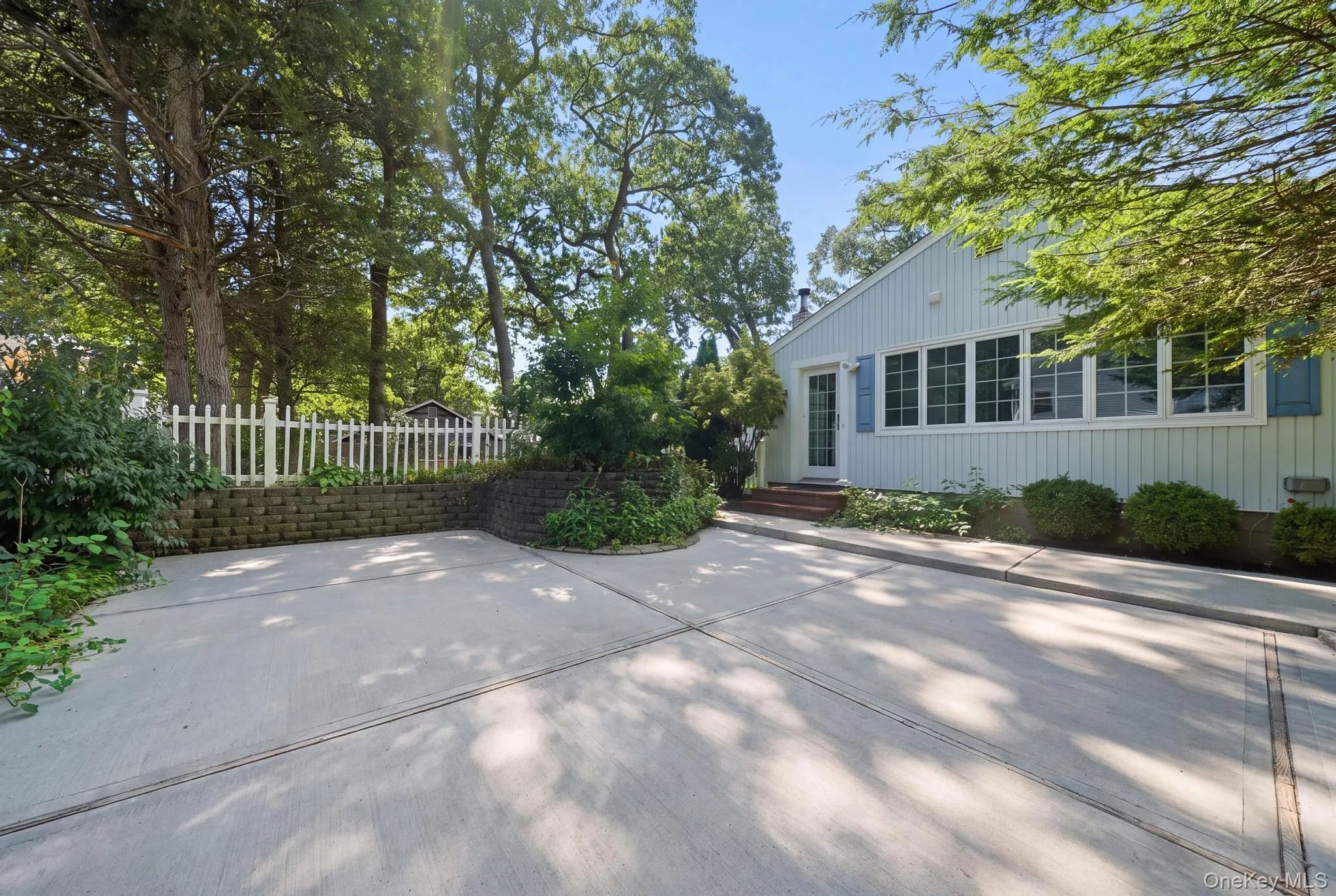 8 Dee, Huntington, NY, 4 Bedrooms Bedrooms, 9 Rooms Rooms,3 BathroomsBathrooms,Residential,For Rent,Dee,0,1041457 8 Dee, Huntington, NY, 4 Bedrooms Bedrooms, 9 Rooms Rooms,3 BathroomsBathrooms,Residential,For Rent,Dee,0,1041457