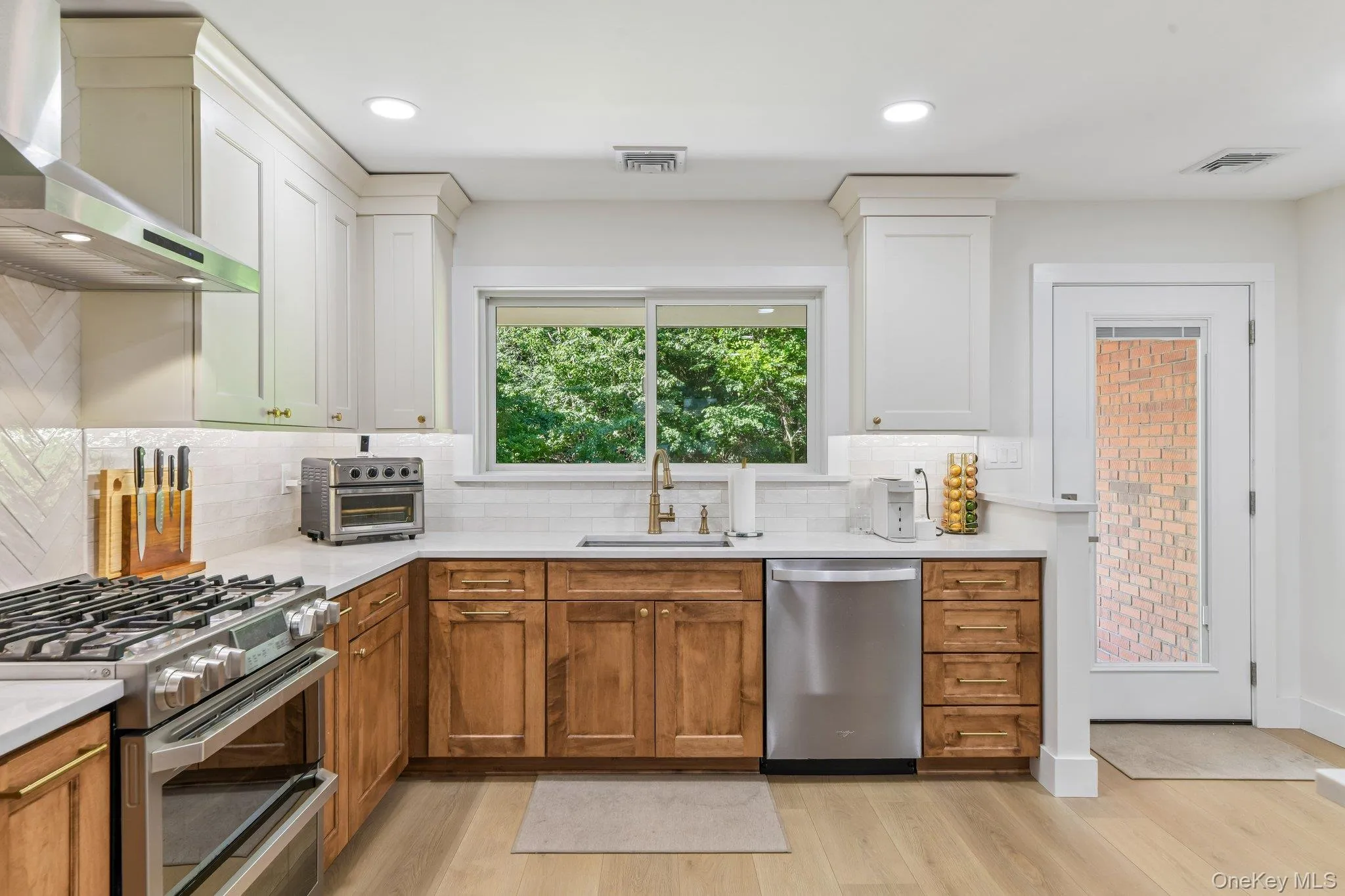 230 Union Avenue, Islip, NY, 3 Bedrooms Bedrooms, 7 Rooms Rooms,3 BathroomsBathrooms,Residential,For Rent,Union,0,1041461 230 Union Avenue, Islip, NY, 3 Bedrooms Bedrooms, 7 Rooms Rooms,3 BathroomsBathrooms,Residential,For Rent,Union,0,1041461