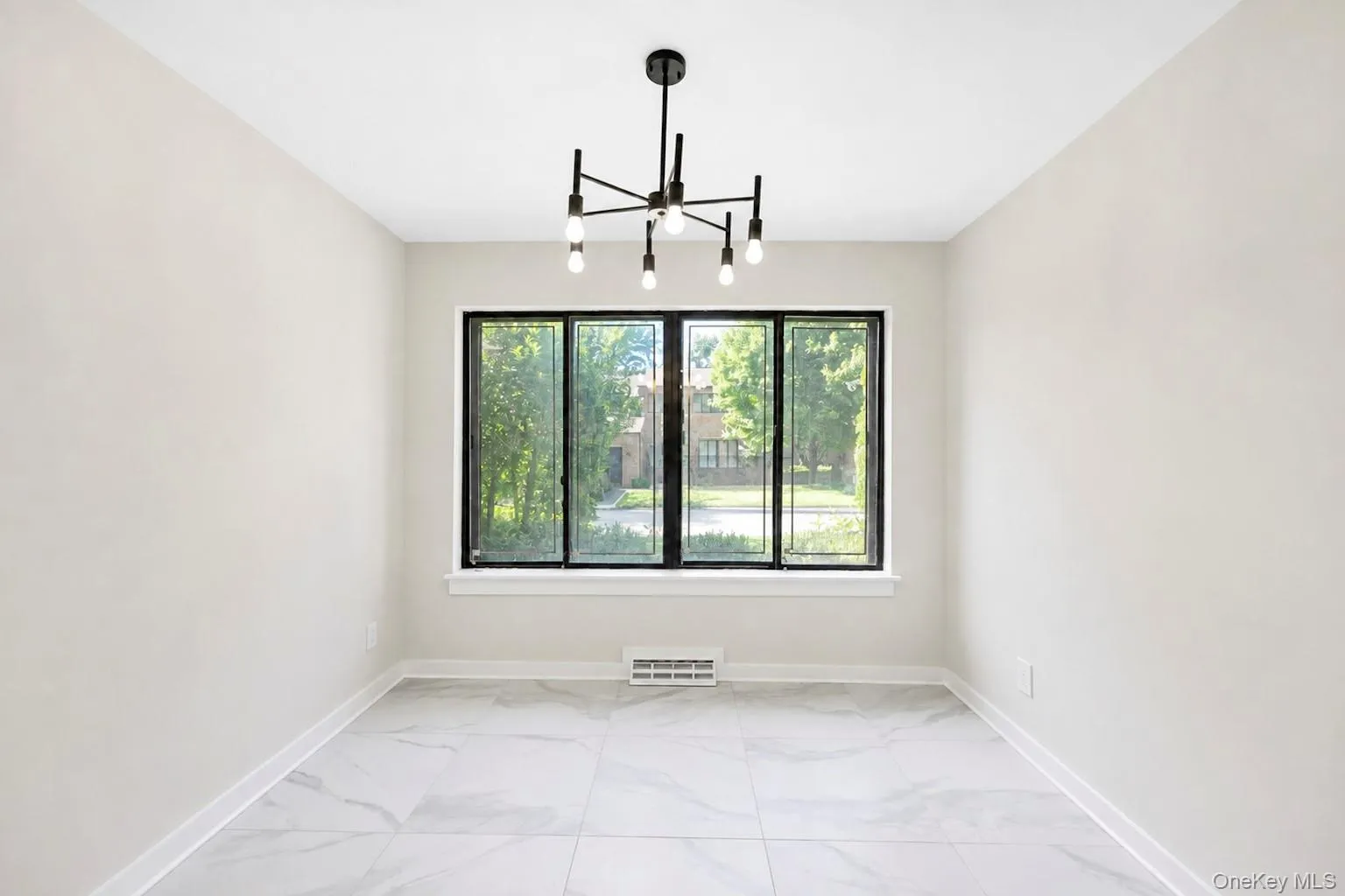 95 Windsor Gate Drive, North Hempstead, NY, 3 Bedrooms Bedrooms, 6 Rooms Rooms,2 BathroomsBathrooms,Residential,For Rent,Windsor Gate,0,1041462 95 Windsor Gate Drive, North Hempstead, NY, 3 Bedrooms Bedrooms, 6 Rooms Rooms,2 BathroomsBathrooms,Residential,For Rent,Windsor Gate,0,1041462