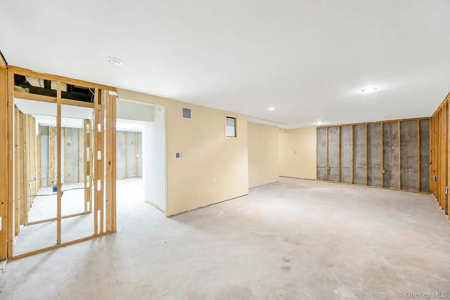 95 Windsor Gate Drive, North Hempstead, NY, 3 Bedrooms Bedrooms, 6 Rooms Rooms,2 BathroomsBathrooms,Residential,For Rent,Windsor Gate,0,1041462 95 Windsor Gate Drive, North Hempstead, NY, 3 Bedrooms Bedrooms, 6 Rooms Rooms,2 BathroomsBathrooms,Residential,For Rent,Windsor Gate,0,1041462