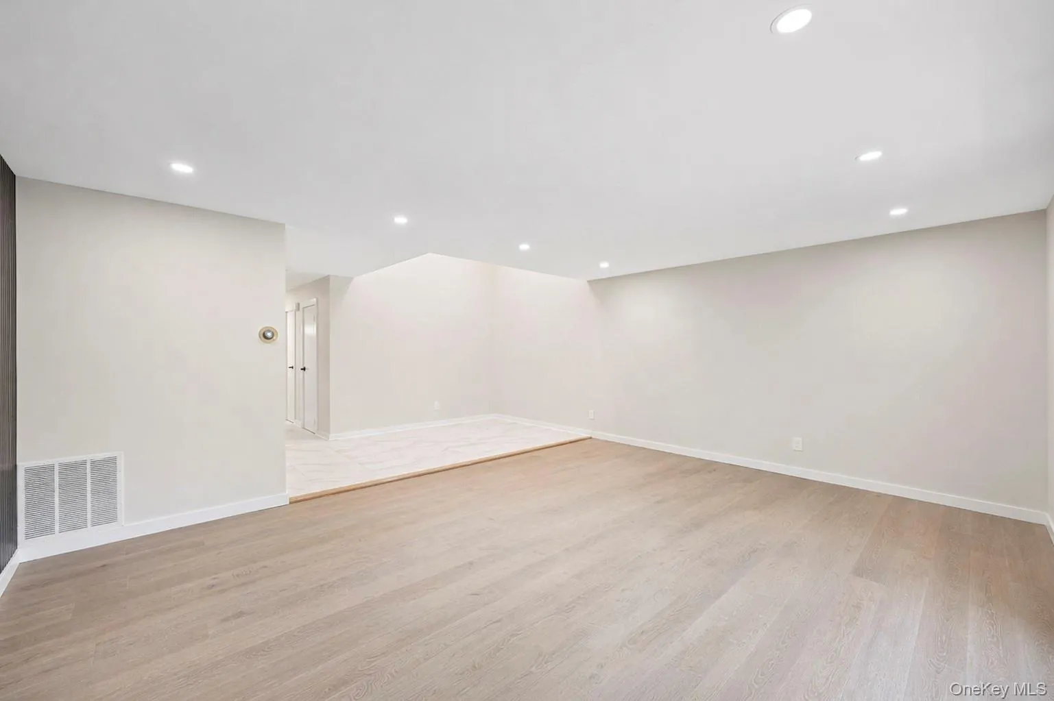 95 Windsor Gate Drive, North Hempstead, NY, 3 Bedrooms Bedrooms, 6 Rooms Rooms,2 BathroomsBathrooms,Residential,For Rent,Windsor Gate,0,1041462 95 Windsor Gate Drive, North Hempstead, NY, 3 Bedrooms Bedrooms, 6 Rooms Rooms,2 BathroomsBathrooms,Residential,For Rent,Windsor Gate,0,1041462
