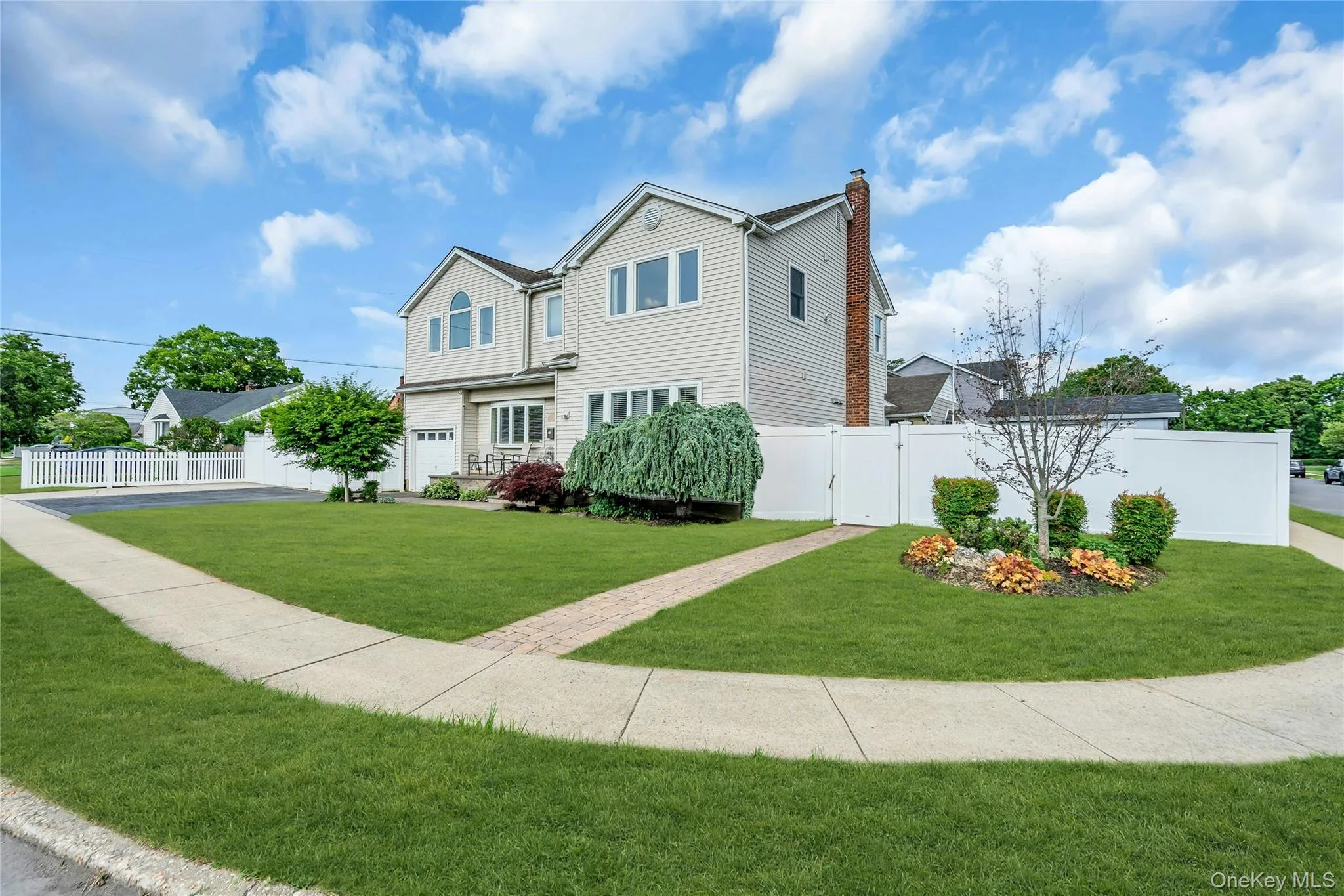 7 Mohawk Drive, Oyster Bay, NY, 4 Bedrooms Bedrooms, 8 Rooms Rooms,3 BathroomsBathrooms,Residential,For Rent,Mohawk,0,1041466 7 Mohawk Drive, Oyster Bay, NY, 4 Bedrooms Bedrooms, 8 Rooms Rooms,3 BathroomsBathrooms,Residential,For Rent,Mohawk,0,1041466