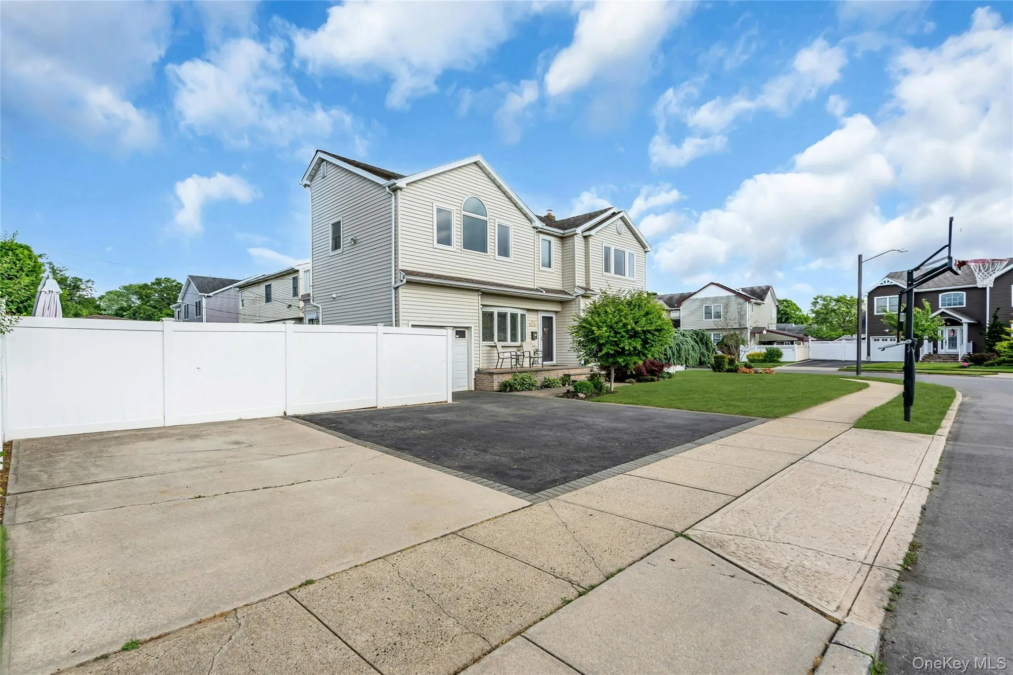 7 Mohawk Drive, Oyster Bay, NY, 4 Bedrooms Bedrooms, 8 Rooms Rooms,3 BathroomsBathrooms,Residential,For Rent,Mohawk,0,1041466 7 Mohawk Drive, Oyster Bay, NY, 4 Bedrooms Bedrooms, 8 Rooms Rooms,3 BathroomsBathrooms,Residential,For Rent,Mohawk,0,1041466