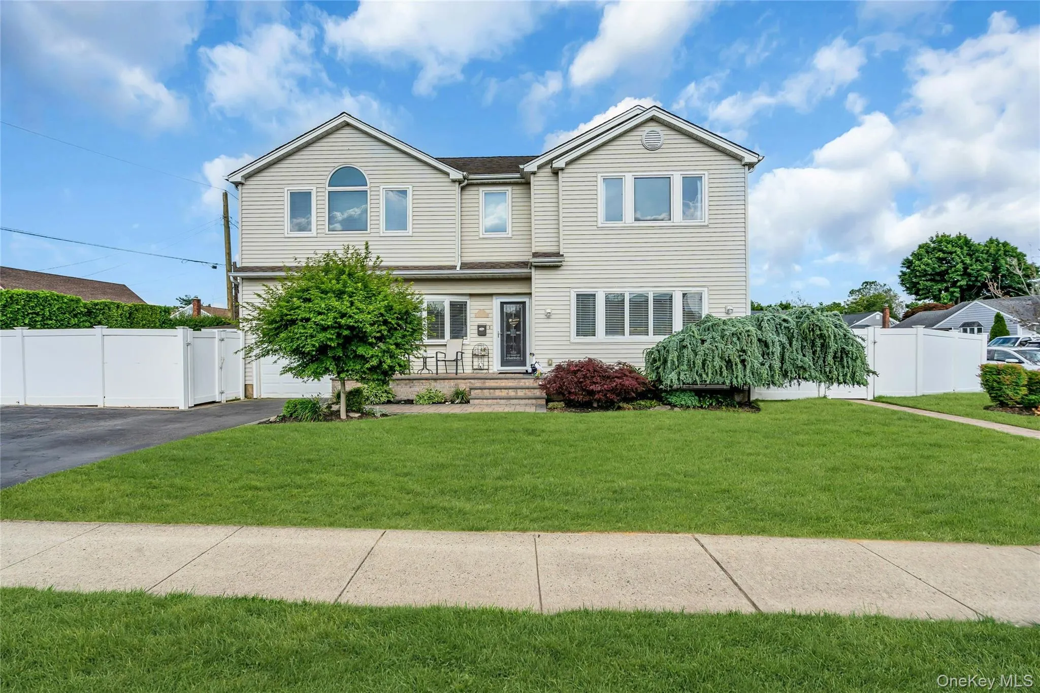 7 Mohawk Drive, Oyster Bay, NY, 4 Bedrooms Bedrooms, 8 Rooms Rooms,3 BathroomsBathrooms,Residential,For Rent,Mohawk,0,1041466 7 Mohawk Drive, Oyster Bay, NY, 4 Bedrooms Bedrooms, 8 Rooms Rooms,3 BathroomsBathrooms,Residential,For Rent,Mohawk,0,1041466