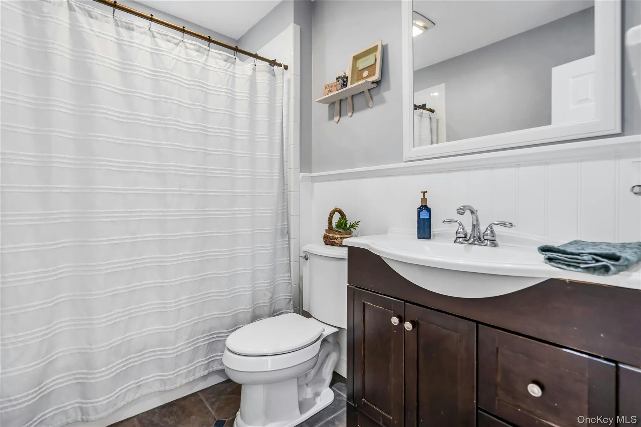 7 Mohawk Drive, Oyster Bay, NY, 4 Bedrooms Bedrooms, 8 Rooms Rooms,3 BathroomsBathrooms,Residential,For Rent,Mohawk,0,1041466 7 Mohawk Drive, Oyster Bay, NY, 4 Bedrooms Bedrooms, 8 Rooms Rooms,3 BathroomsBathrooms,Residential,For Rent,Mohawk,0,1041466