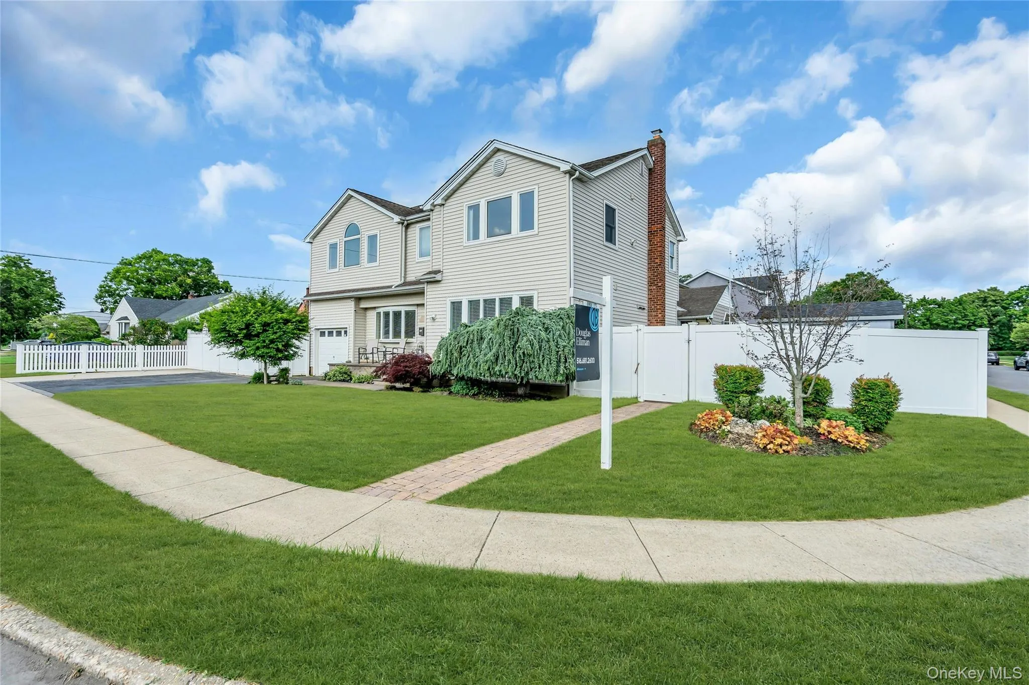 7 Mohawk Drive, Oyster Bay, NY, 4 Bedrooms Bedrooms, 8 Rooms Rooms,3 BathroomsBathrooms,Residential,For Rent,Mohawk,0,1041466 7 Mohawk Drive, Oyster Bay, NY, 4 Bedrooms Bedrooms, 8 Rooms Rooms,3 BathroomsBathrooms,Residential,For Rent,Mohawk,0,1041466