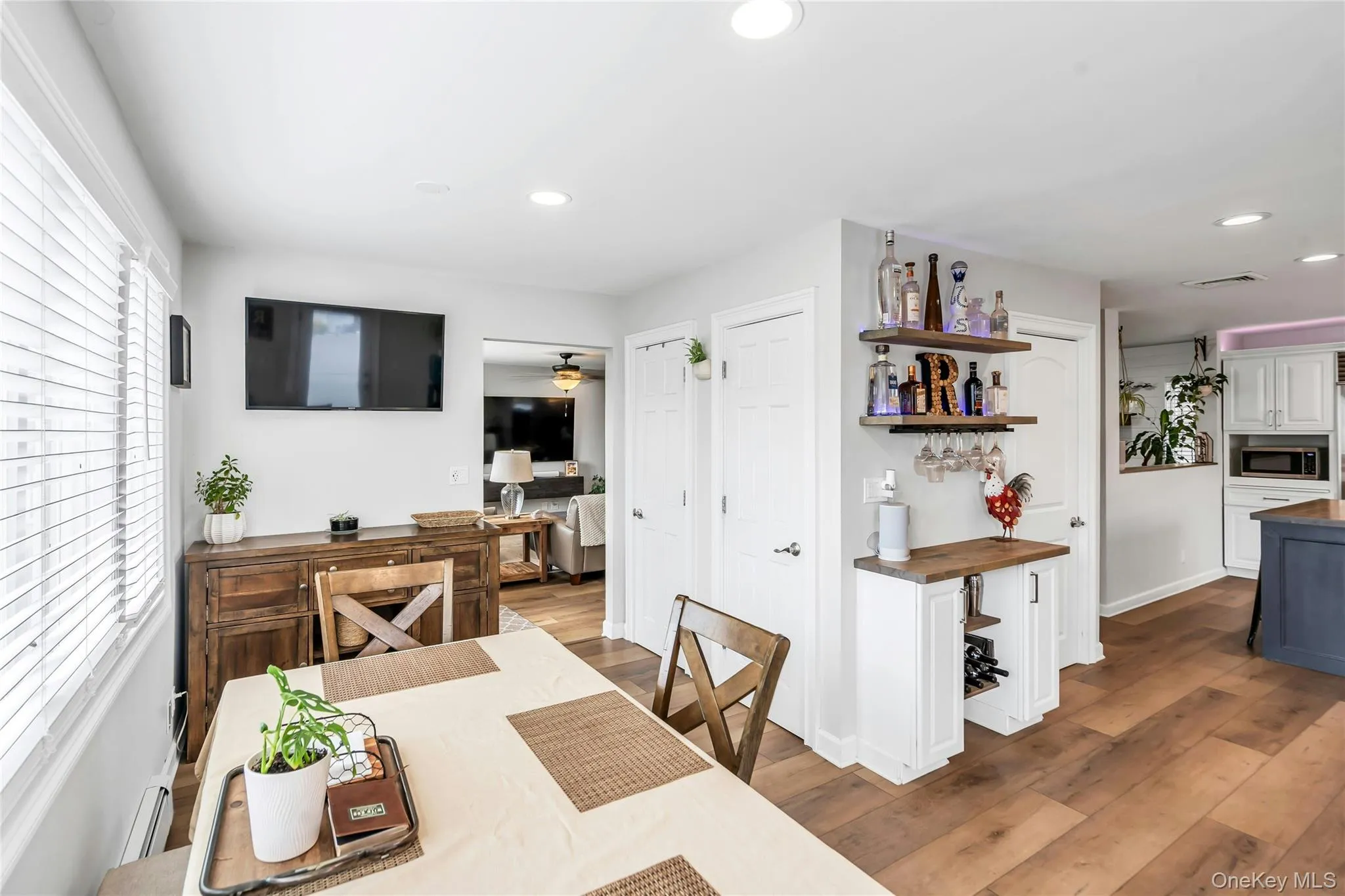 7 Mohawk Drive, Oyster Bay, NY, 4 Bedrooms Bedrooms, 8 Rooms Rooms,3 BathroomsBathrooms,Residential,For Rent,Mohawk,0,1041466 7 Mohawk Drive, Oyster Bay, NY, 4 Bedrooms Bedrooms, 8 Rooms Rooms,3 BathroomsBathrooms,Residential,For Rent,Mohawk,0,1041466