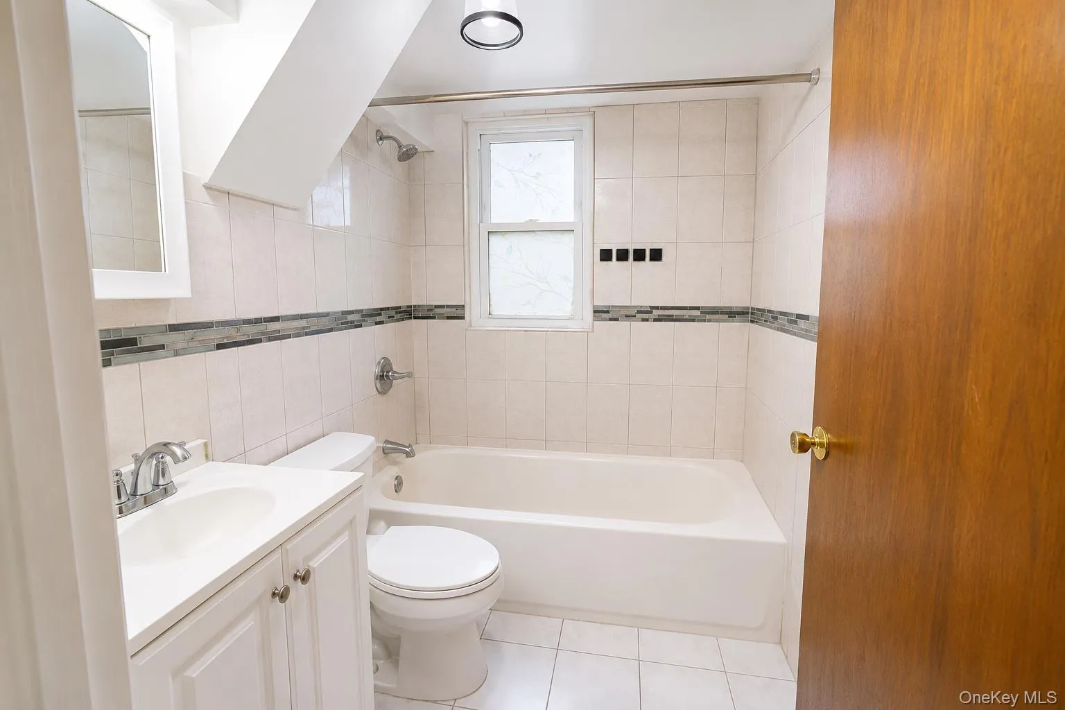 640 5th Avenue, Mount Vernon, NY, 1 Bedroom Bedrooms, 3 Rooms Rooms,1 BathroomBathrooms,Residential Lease,For Rent,5th,0,1041467 640 5th Avenue, Mount Vernon, NY, 1 Bedroom Bedrooms, 3 Rooms Rooms,1 BathroomBathrooms,Residential Lease,For Rent,5th,0,1041467