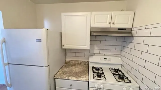 63-11 Queens Boulevard, New York, NY, 2 Rooms Rooms,1 BathroomBathrooms,Residential,For Rent,Queens,0,1041491 63-11 Queens Boulevard, New York, NY, 2 Rooms Rooms,1 BathroomBathrooms,Residential,For Rent,Queens,0,1041491