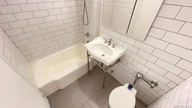 63-11 Queens Boulevard, New York, NY, 2 Rooms Rooms,1 BathroomBathrooms,Residential,For Rent,Queens,0,1041491 63-11 Queens Boulevard, New York, NY, 2 Rooms Rooms,1 BathroomBathrooms,Residential,For Rent,Queens,0,1041491