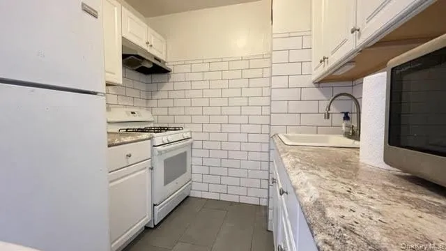 63-11 Queens Boulevard, New York, NY, 2 Rooms Rooms,1 BathroomBathrooms,Residential,For Rent,Queens,0,1041491 63-11 Queens Boulevard, New York, NY, 2 Rooms Rooms,1 BathroomBathrooms,Residential,For Rent,Queens,0,1041491
