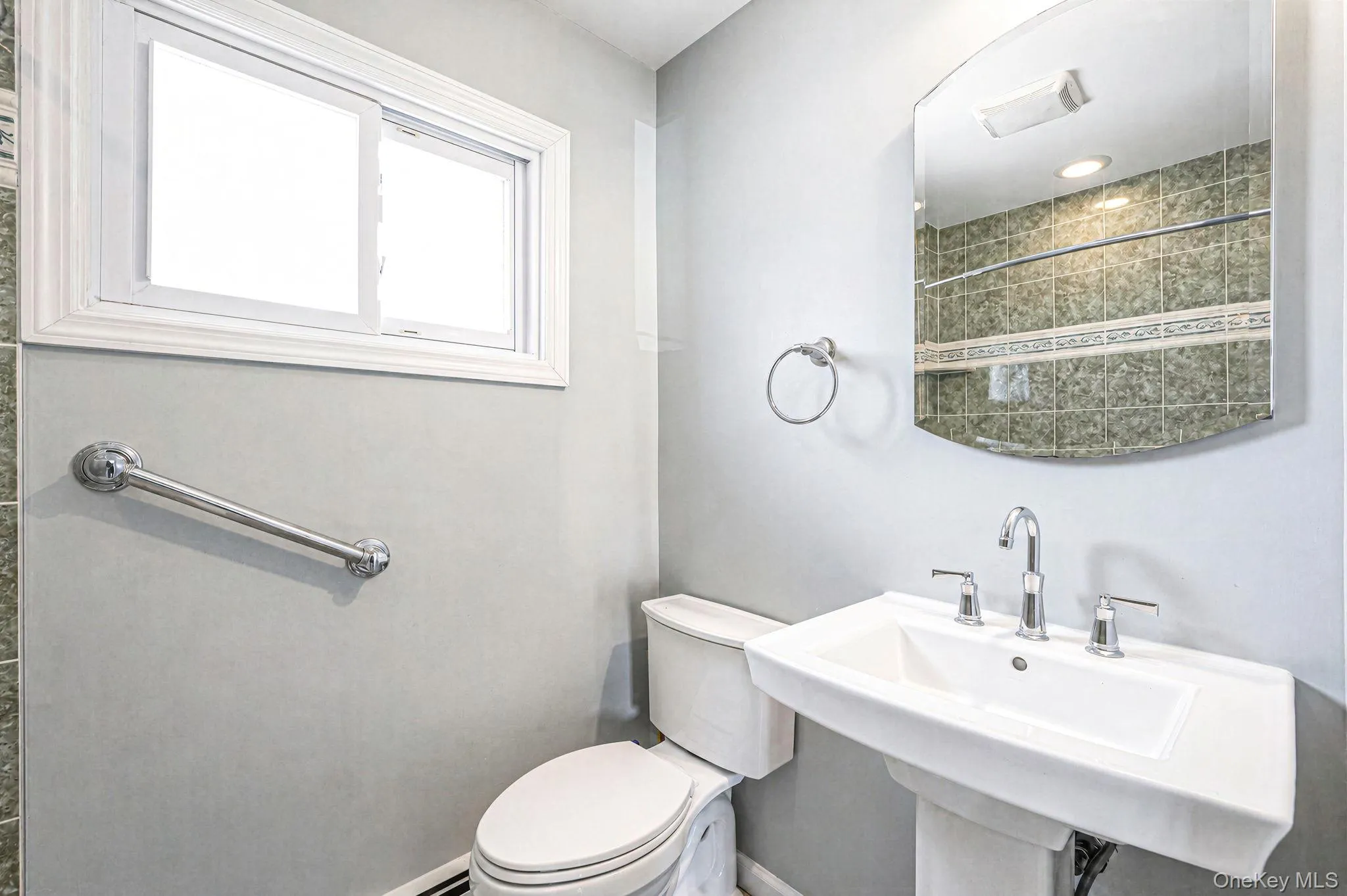 Full Bath with Tub, Linen Closet Full Bath with Tub, Linen Closet