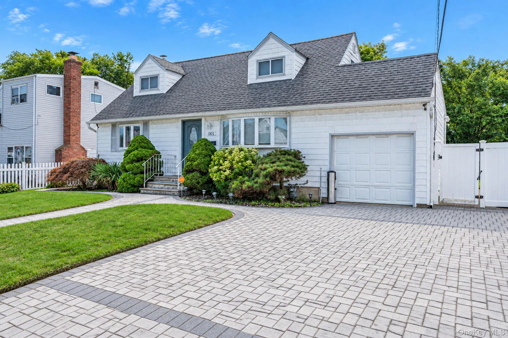 Expanded Cape with Paver Driveway/Walkway, PVC Fencing, IGS Expanded Cape with Paver Driveway/Walkway, PVC Fencing, IGS