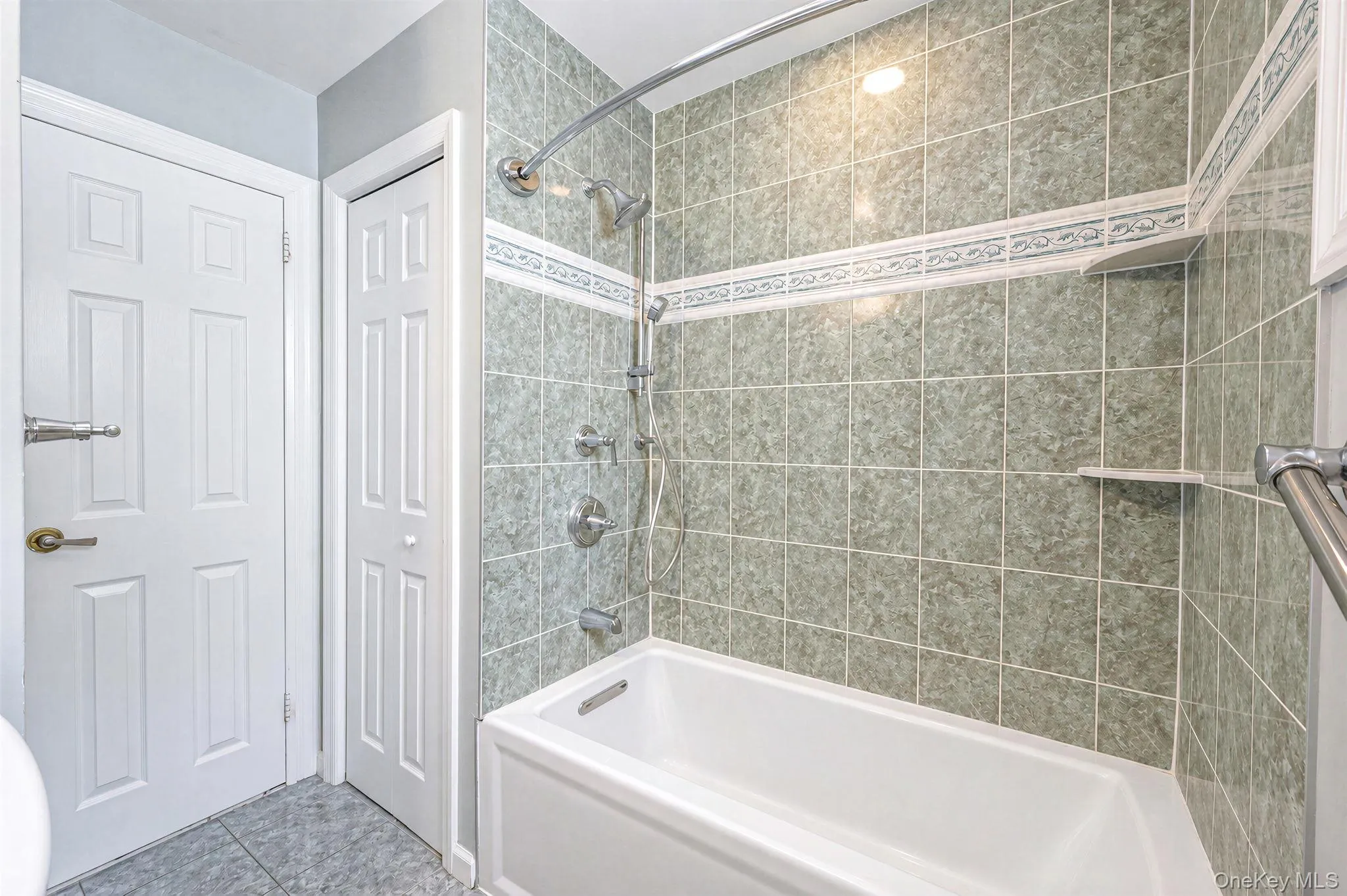 Full Bath with Tub, Linen Closet Full Bath with Tub, Linen Closet