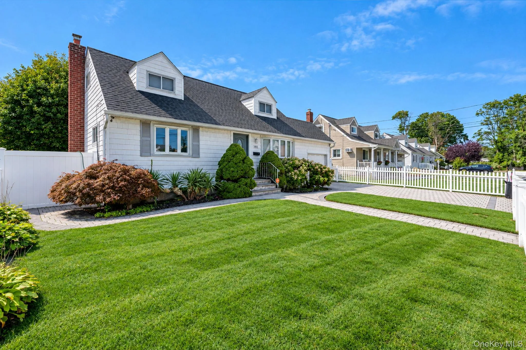 Expanded Cape with Paver Driveway/Walkway, PVC Fencing, IGS Expanded Cape with Paver Driveway/Walkway, PVC Fencing, IGS
