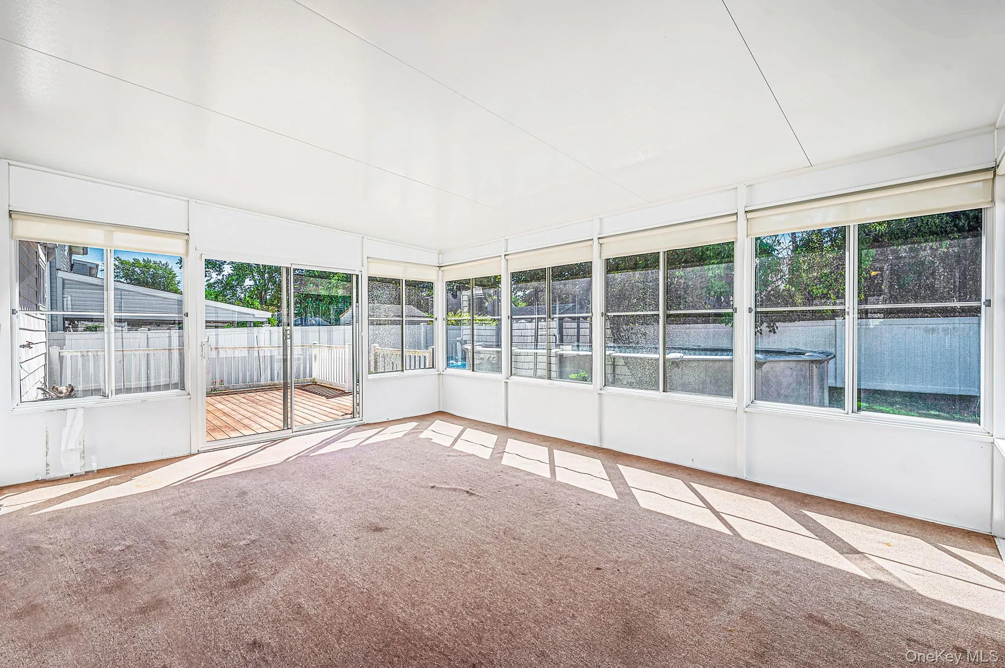 Sunroom off Kitchen/Dining Area Sunroom off Kitchen/Dining Area