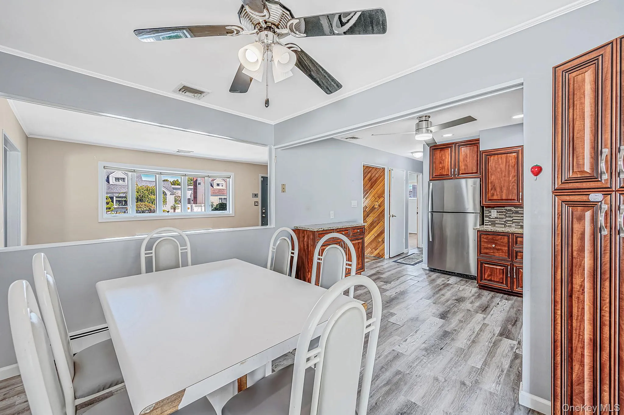 Updated EIK with SS Appliances, Gas Cooking, Large Dining Area, Sliders to Sunroom Updated EIK with SS Appliances, Gas Cooking, Large Dining Area, Sliders to Sunroom
