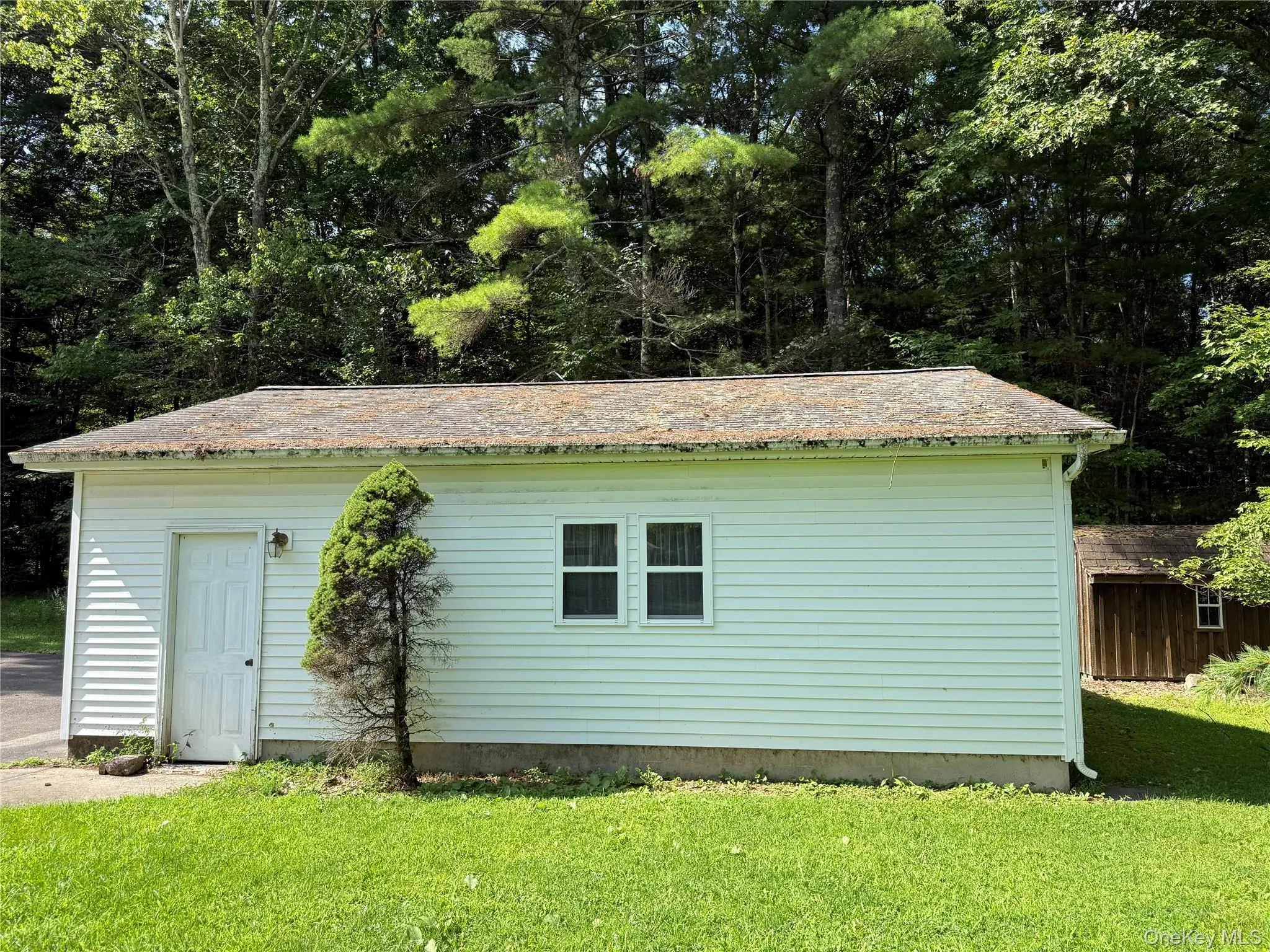 Large 2 car detached garage, perfect for car enthusiast. Large 2 car detached garage, perfect for car enthusiast.