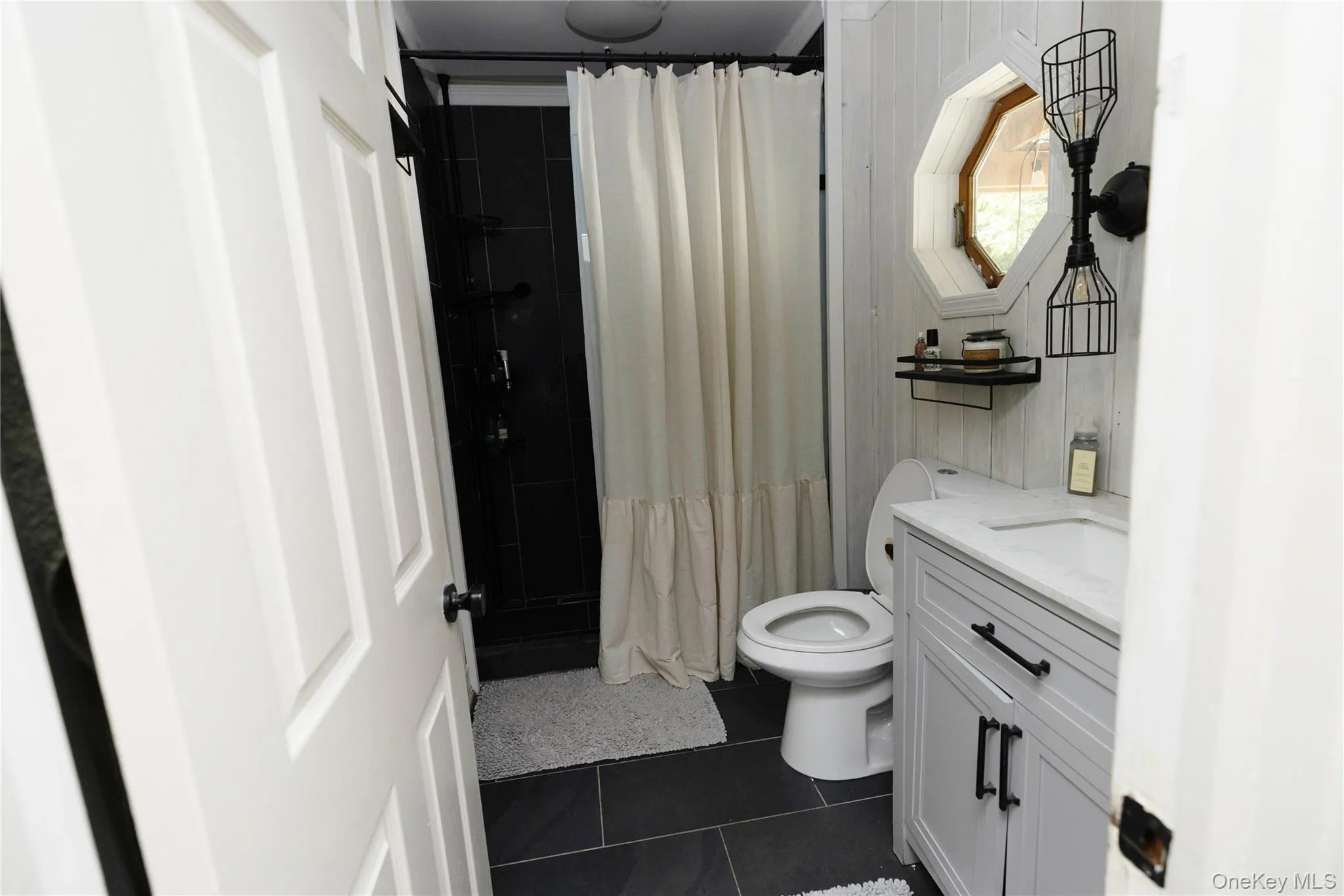 120 Lincoln Road, Brookhaven, NY, 2 Bedrooms Bedrooms, 6 Rooms Rooms,1 BathroomBathrooms,Residential,For Rent,Lincoln,0,1041507 120 Lincoln Road, Brookhaven, NY, 2 Bedrooms Bedrooms, 6 Rooms Rooms,1 BathroomBathrooms,Residential,For Rent,Lincoln,0,1041507