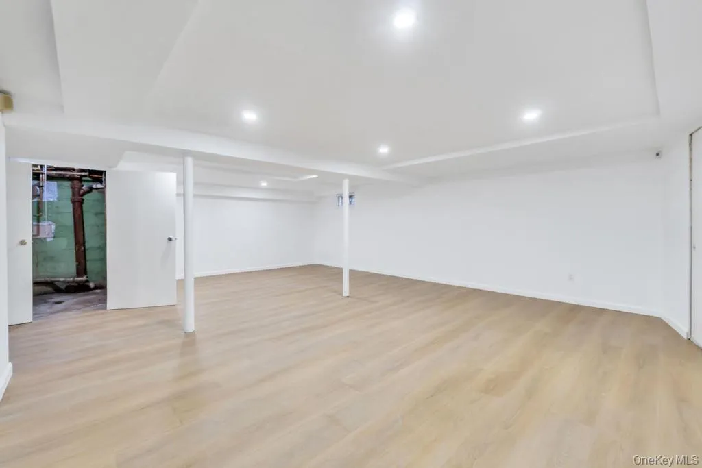 20 Howard Street, Oyster Bay, NY, 4 Bedrooms Bedrooms, 7 Rooms Rooms,3 BathroomsBathrooms,Residential,For Rent,Howard,0,1041512 20 Howard Street, Oyster Bay, NY, 4 Bedrooms Bedrooms, 7 Rooms Rooms,3 BathroomsBathrooms,Residential,For Rent,Howard,0,1041512