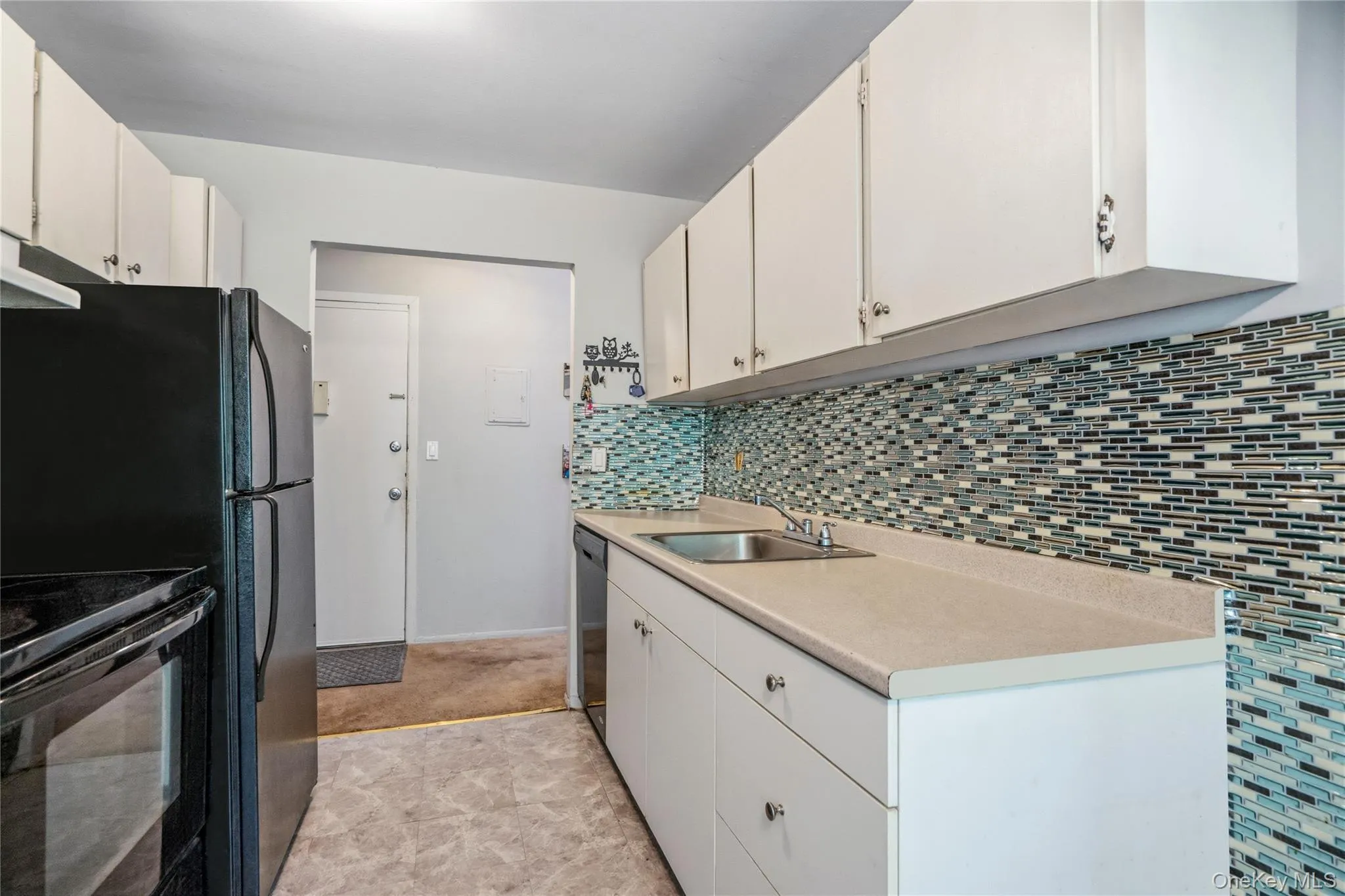 Linoleum flooring with decoritive backsplash Linoleum flooring with decoritive backsplash