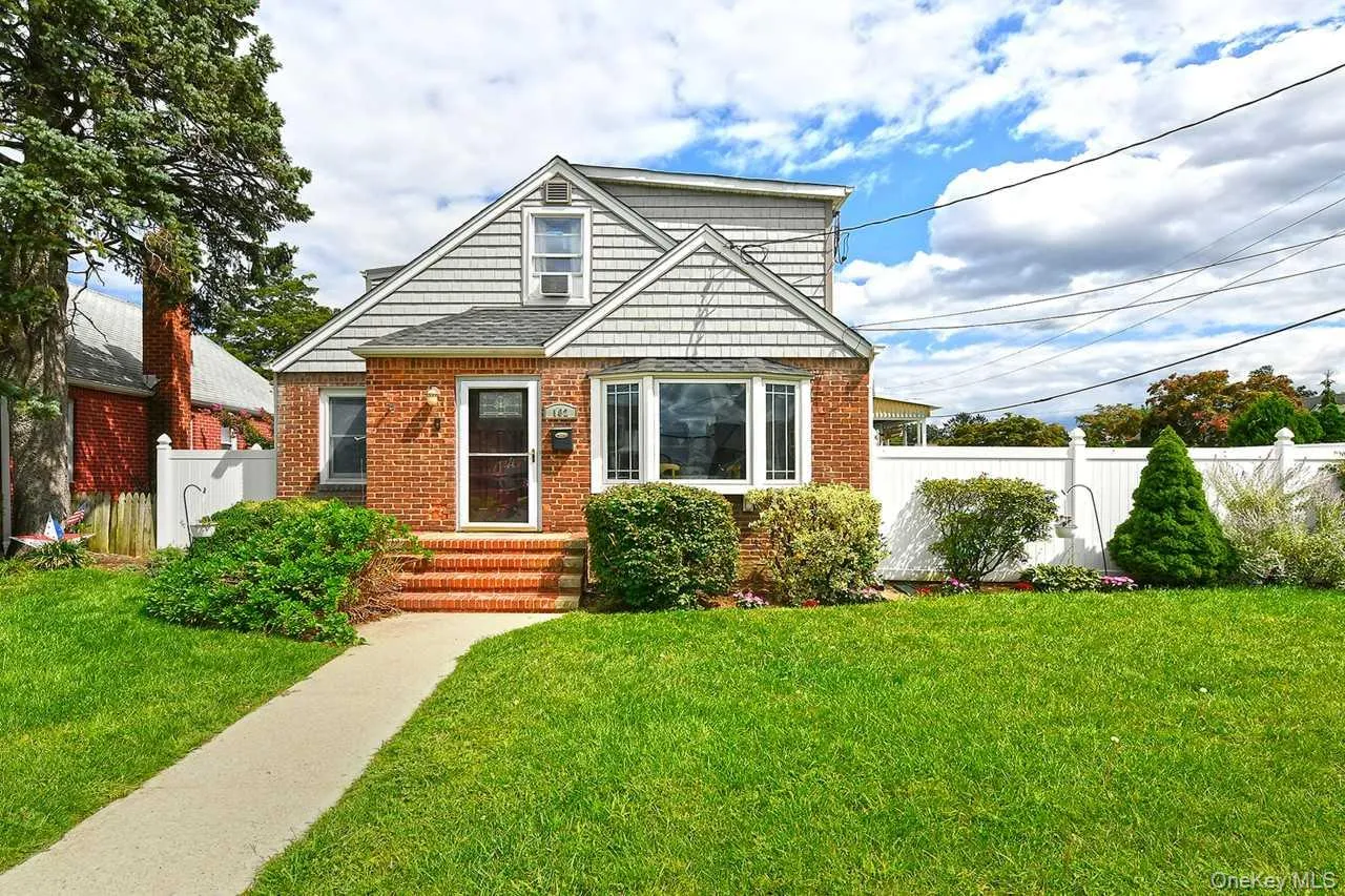 102 Roxbury Road, Hempstead, NY, 4 Bedrooms Bedrooms, 7 Rooms Rooms,2 BathroomsBathrooms,Residential,For Rent,Roxbury,0,1041521 102 Roxbury Road, Hempstead, NY, 4 Bedrooms Bedrooms, 7 Rooms Rooms,2 BathroomsBathrooms,Residential,For Rent,Roxbury,0,1041521