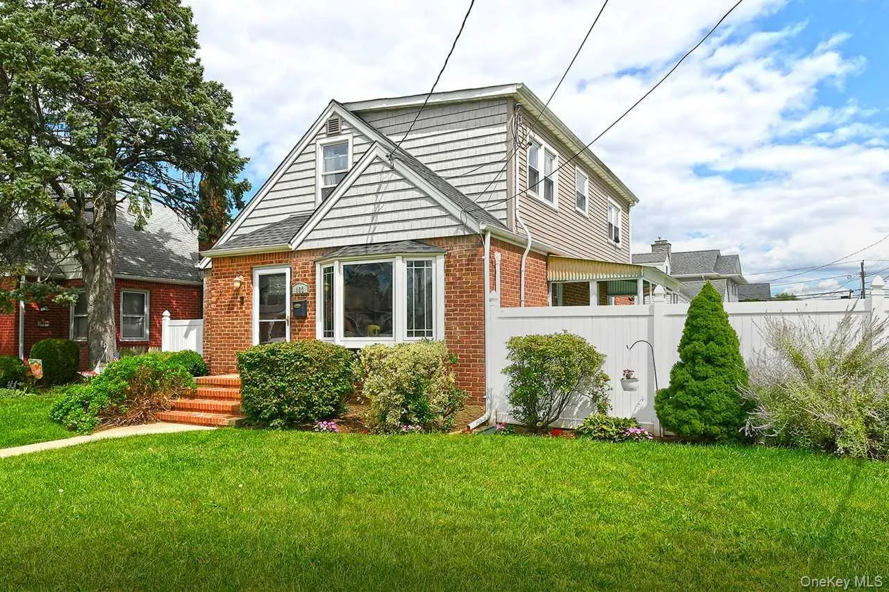 102 Roxbury Road, Hempstead, NY, 4 Bedrooms Bedrooms, 7 Rooms Rooms,2 BathroomsBathrooms,Residential,For Rent,Roxbury,0,1041521 102 Roxbury Road, Hempstead, NY, 4 Bedrooms Bedrooms, 7 Rooms Rooms,2 BathroomsBathrooms,Residential,For Rent,Roxbury,0,1041521