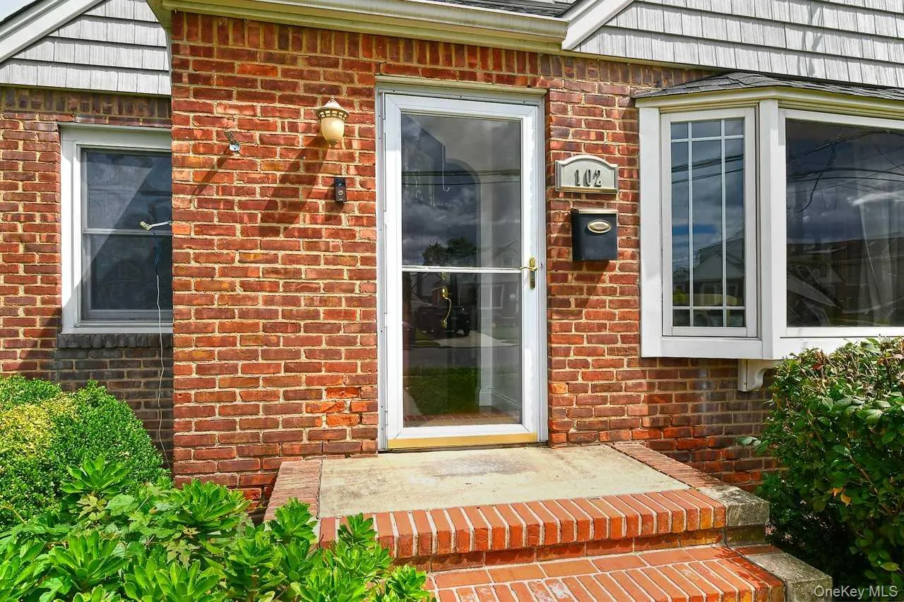 102 Roxbury Road, Hempstead, NY, 4 Bedrooms Bedrooms, 7 Rooms Rooms,2 BathroomsBathrooms,Residential,For Rent,Roxbury,0,1041521 102 Roxbury Road, Hempstead, NY, 4 Bedrooms Bedrooms, 7 Rooms Rooms,2 BathroomsBathrooms,Residential,For Rent,Roxbury,0,1041521