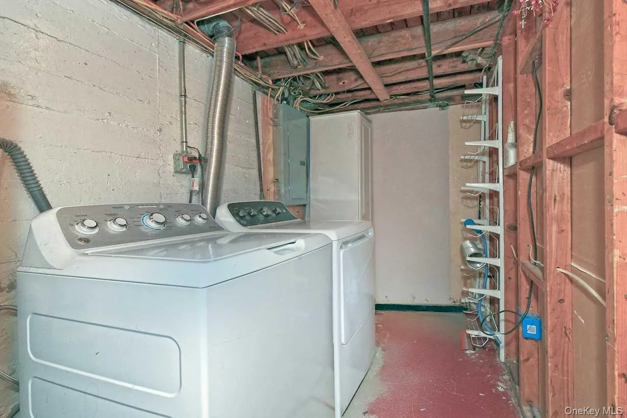 102 Roxbury Road, Hempstead, NY, 4 Bedrooms Bedrooms, 7 Rooms Rooms,2 BathroomsBathrooms,Residential,For Rent,Roxbury,0,1041521 102 Roxbury Road, Hempstead, NY, 4 Bedrooms Bedrooms, 7 Rooms Rooms,2 BathroomsBathrooms,Residential,For Rent,Roxbury,0,1041521