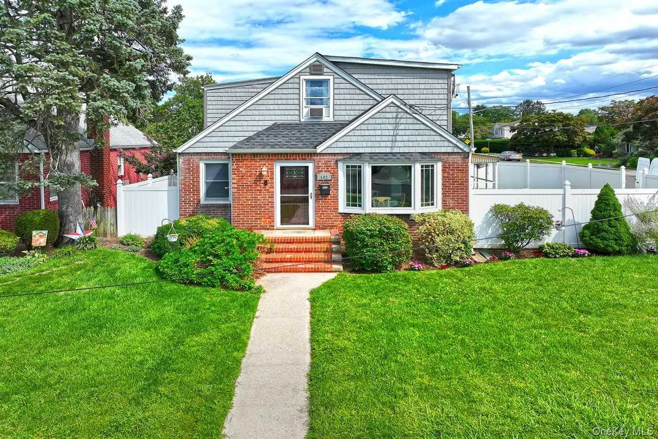 102 Roxbury Road, Hempstead, NY, 4 Bedrooms Bedrooms, 7 Rooms Rooms,2 BathroomsBathrooms,Residential,For Rent,Roxbury,0,1041521 102 Roxbury Road, Hempstead, NY, 4 Bedrooms Bedrooms, 7 Rooms Rooms,2 BathroomsBathrooms,Residential,For Rent,Roxbury,0,1041521