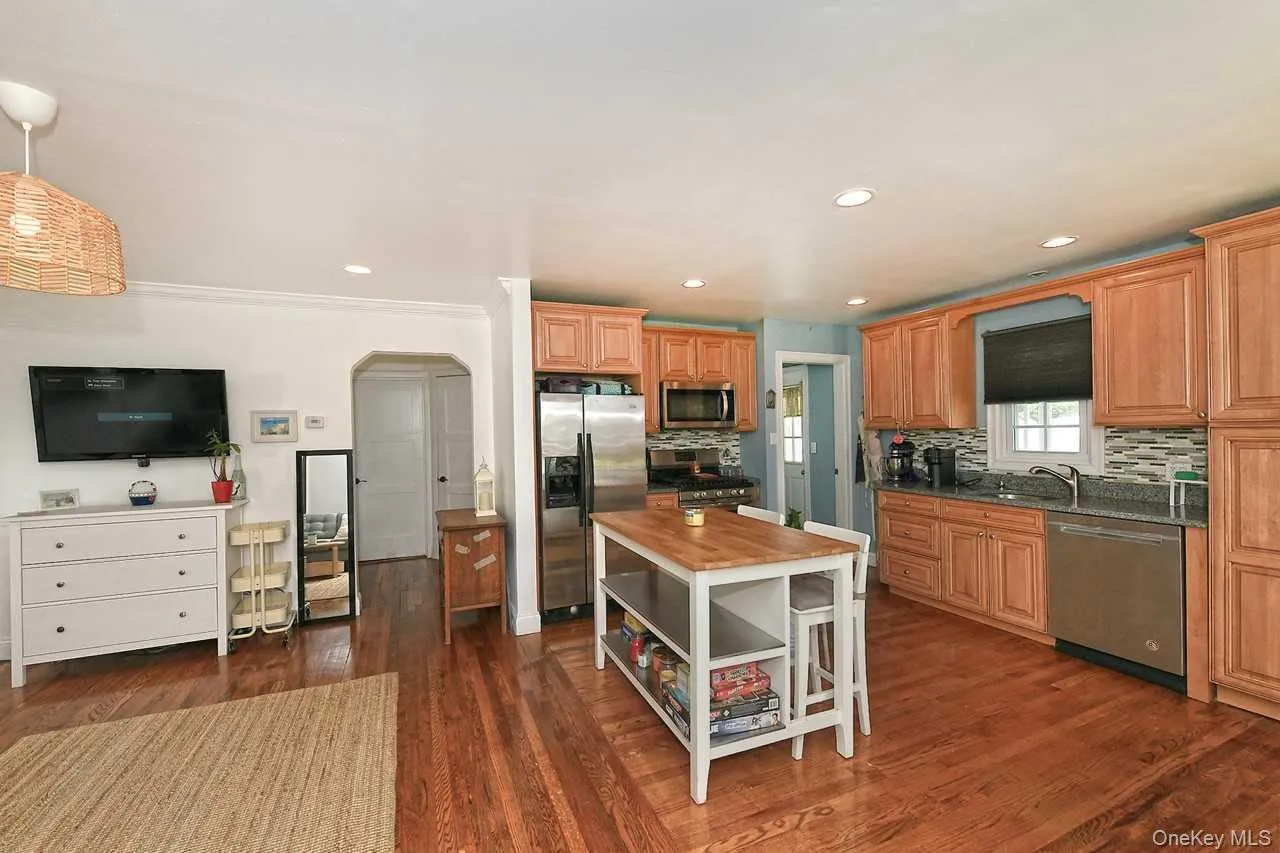 102 Roxbury Road, Hempstead, NY, 4 Bedrooms Bedrooms, 7 Rooms Rooms,2 BathroomsBathrooms,Residential,For Rent,Roxbury,0,1041521 102 Roxbury Road, Hempstead, NY, 4 Bedrooms Bedrooms, 7 Rooms Rooms,2 BathroomsBathrooms,Residential,For Rent,Roxbury,0,1041521