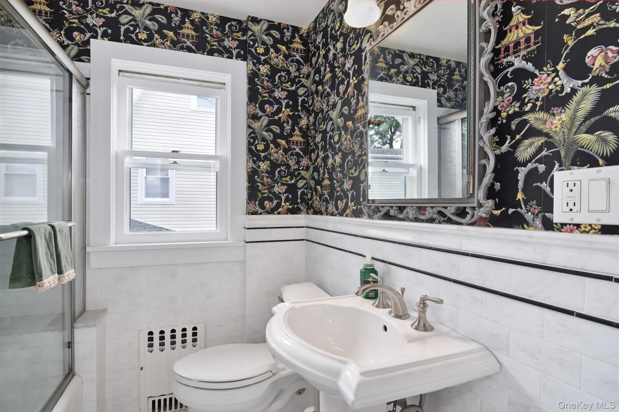 Full bathroom Full bathroom