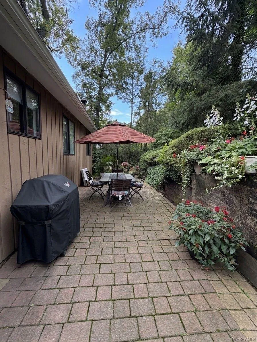 44 Hillside Lane, New Rochelle, NY, 4 Bedrooms Bedrooms, 8 Rooms Rooms,2 BathroomsBathrooms,Residential,For Rent,Hillside,0,1041525 44 Hillside Lane, New Rochelle, NY, 4 Bedrooms Bedrooms, 8 Rooms Rooms,2 BathroomsBathrooms,Residential,For Rent,Hillside,0,1041525