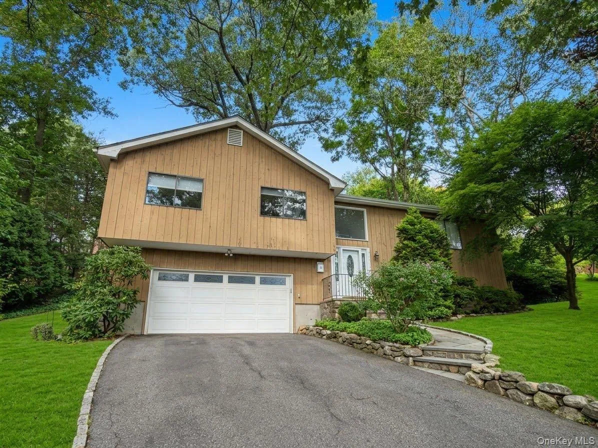 44 Hillside Lane, New Rochelle, NY, 4 Bedrooms Bedrooms, 8 Rooms Rooms,2 BathroomsBathrooms,Residential,For Rent,Hillside,0,1041525 44 Hillside Lane, New Rochelle, NY, 4 Bedrooms Bedrooms, 8 Rooms Rooms,2 BathroomsBathrooms,Residential,For Rent,Hillside,0,1041525