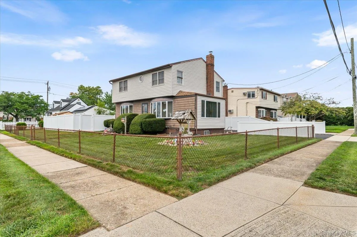10 Enness Avenue, Oyster Bay, NY, 4 Bedrooms Bedrooms, 8 Rooms Rooms,3 BathroomsBathrooms,Residential,For Rent,Enness,0,1041531 10 Enness Avenue, Oyster Bay, NY, 4 Bedrooms Bedrooms, 8 Rooms Rooms,3 BathroomsBathrooms,Residential,For Rent,Enness,0,1041531