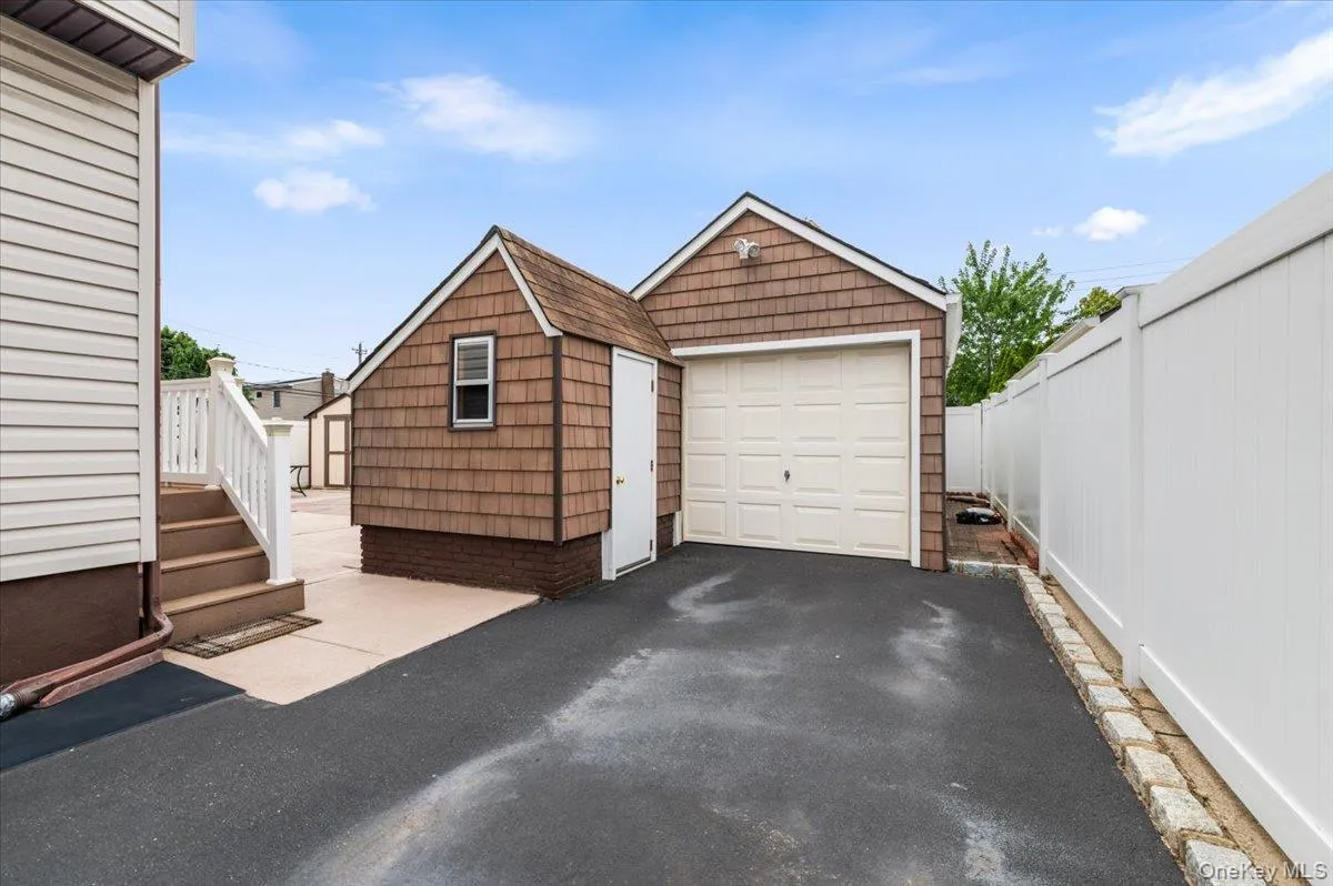 10 Enness Avenue, Oyster Bay, NY, 4 Bedrooms Bedrooms, 8 Rooms Rooms,3 BathroomsBathrooms,Residential,For Rent,Enness,0,1041531 10 Enness Avenue, Oyster Bay, NY, 4 Bedrooms Bedrooms, 8 Rooms Rooms,3 BathroomsBathrooms,Residential,For Rent,Enness,0,1041531