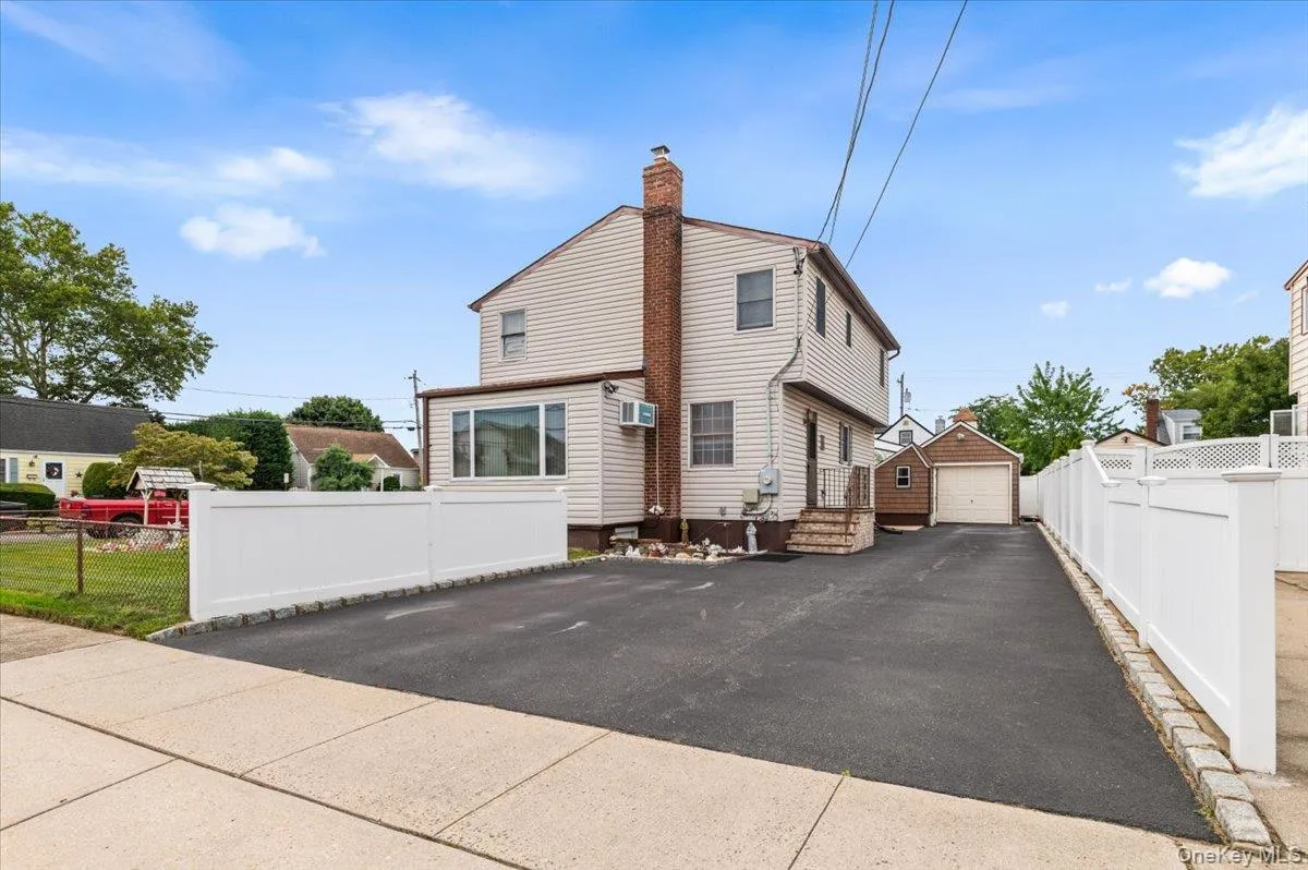 10 Enness Avenue, Oyster Bay, NY, 4 Bedrooms Bedrooms, 8 Rooms Rooms,3 BathroomsBathrooms,Residential,For Rent,Enness,0,1041531 10 Enness Avenue, Oyster Bay, NY, 4 Bedrooms Bedrooms, 8 Rooms Rooms,3 BathroomsBathrooms,Residential,For Rent,Enness,0,1041531