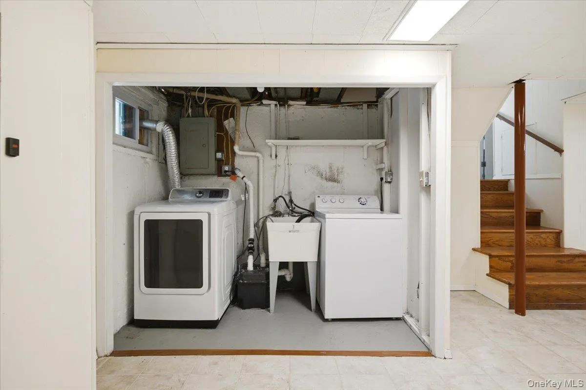52 blanche, Oyster Bay, NY, 3 Bedrooms Bedrooms, 5 Rooms Rooms,3 BathroomsBathrooms,Residential,For Rent,blanche,0,1041532 52 blanche, Oyster Bay, NY, 3 Bedrooms Bedrooms, 5 Rooms Rooms,3 BathroomsBathrooms,Residential,For Rent,blanche,0,1041532