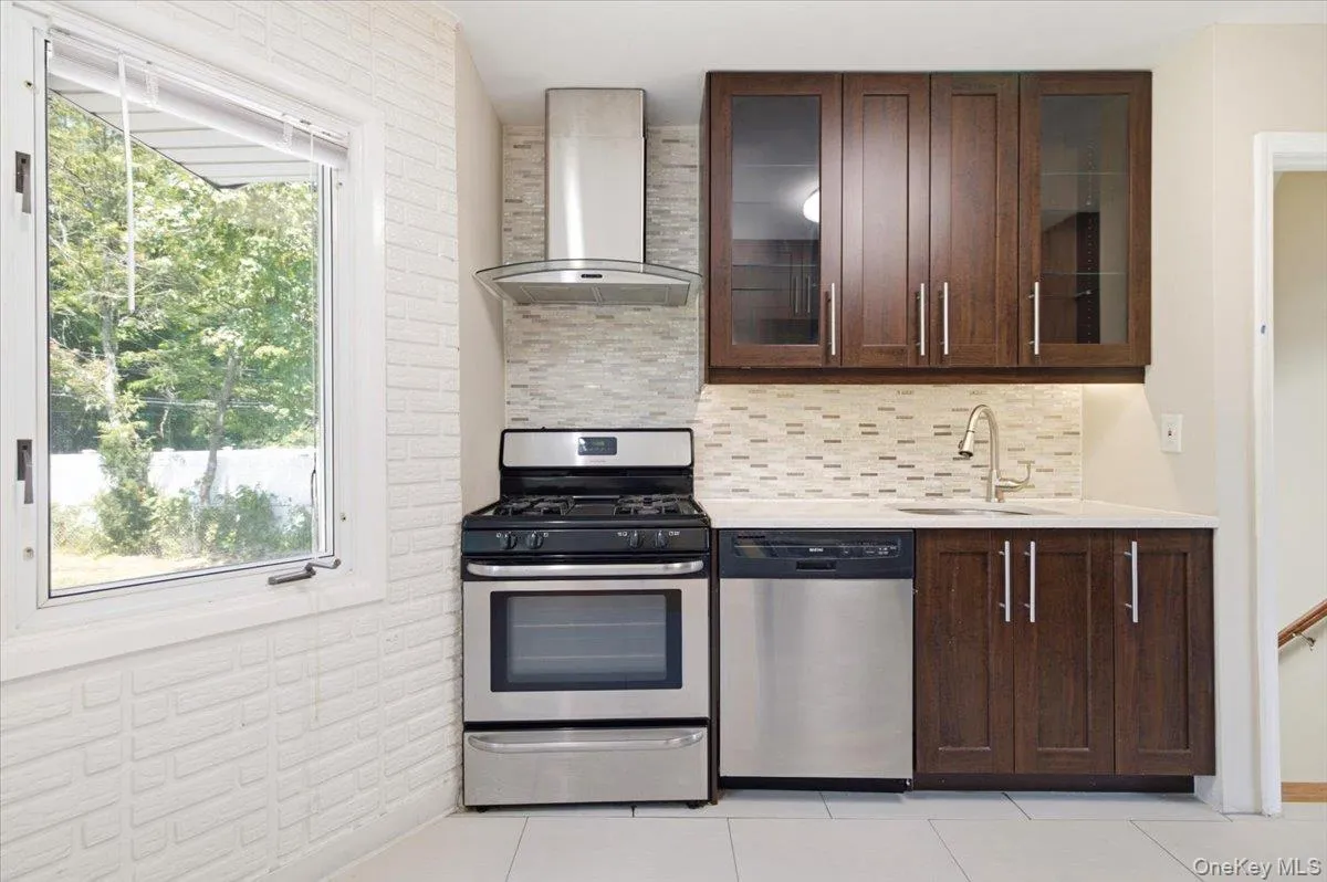 52 blanche, Oyster Bay, NY, 3 Bedrooms Bedrooms, 5 Rooms Rooms,3 BathroomsBathrooms,Residential,For Rent,blanche,0,1041532 52 blanche, Oyster Bay, NY, 3 Bedrooms Bedrooms, 5 Rooms Rooms,3 BathroomsBathrooms,Residential,For Rent,blanche,0,1041532