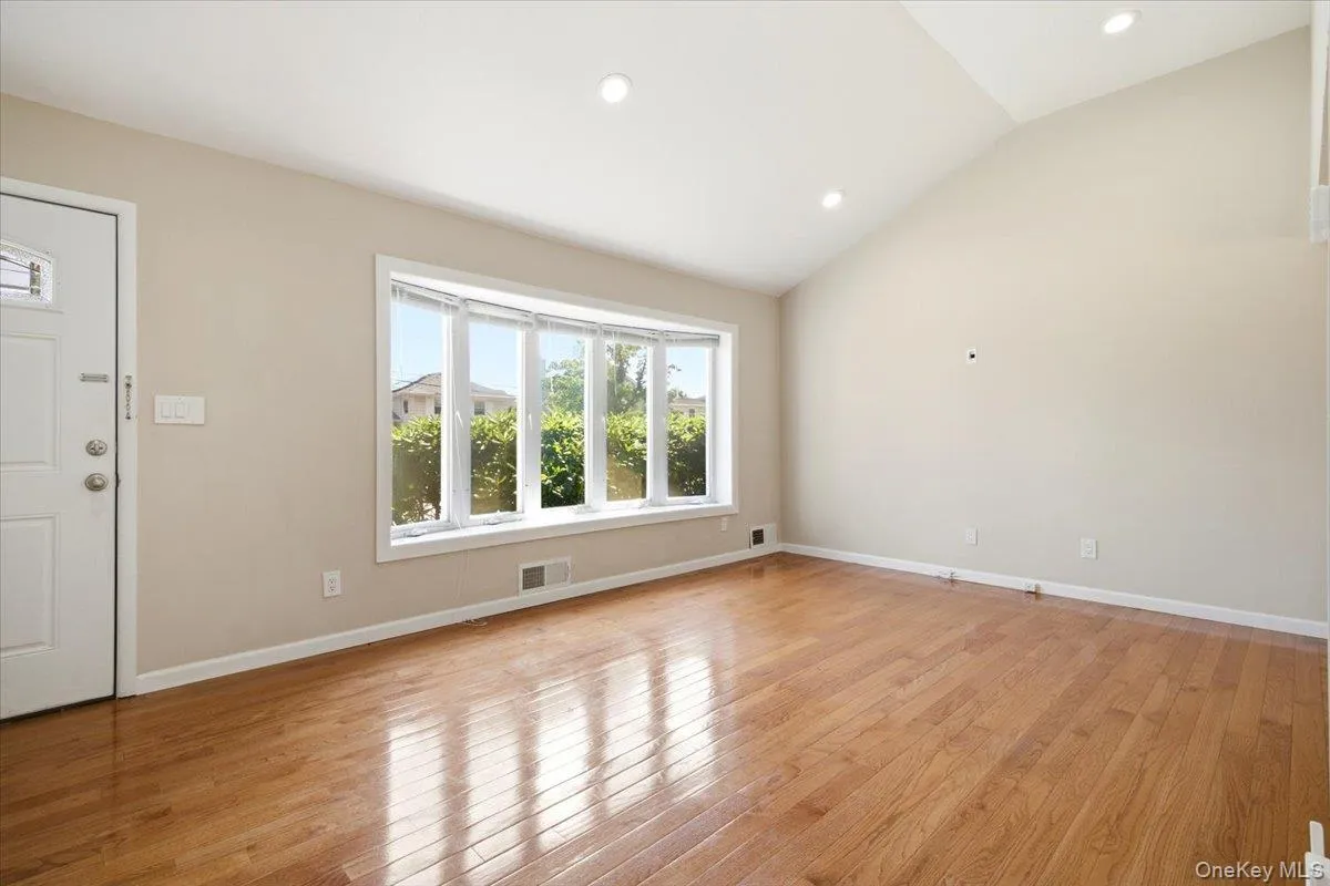 52 blanche, Oyster Bay, NY, 3 Bedrooms Bedrooms, 5 Rooms Rooms,3 BathroomsBathrooms,Residential,For Rent,blanche,0,1041532 52 blanche, Oyster Bay, NY, 3 Bedrooms Bedrooms, 5 Rooms Rooms,3 BathroomsBathrooms,Residential,For Rent,blanche,0,1041532