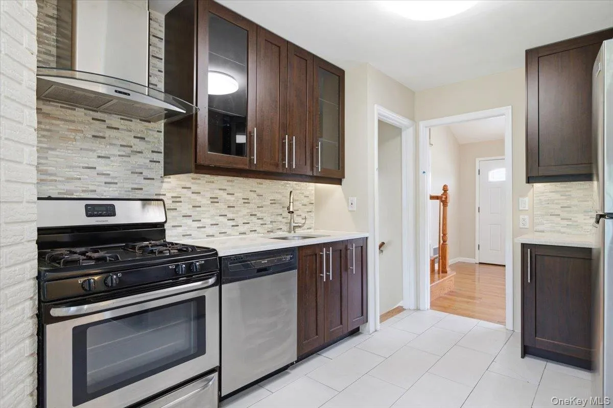 52 blanche, Oyster Bay, NY, 3 Bedrooms Bedrooms, 5 Rooms Rooms,3 BathroomsBathrooms,Residential,For Rent,blanche,0,1041532 52 blanche, Oyster Bay, NY, 3 Bedrooms Bedrooms, 5 Rooms Rooms,3 BathroomsBathrooms,Residential,For Rent,blanche,0,1041532