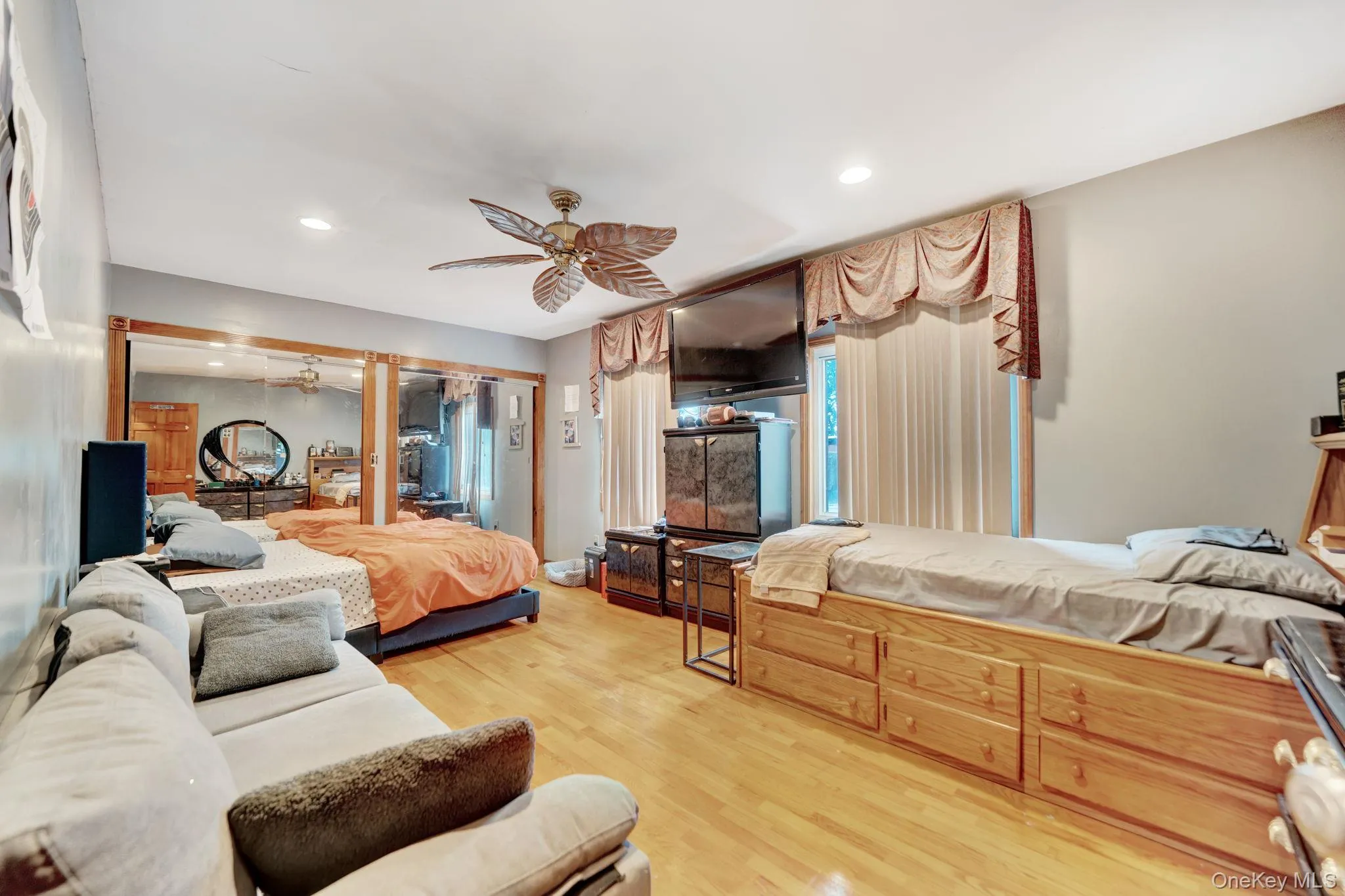 19014 Haywood Road, New York, NY, 6 Bedrooms Bedrooms, 12 Rooms Rooms,4 BathroomsBathrooms,Residential,For Rent,Haywood,0,1041537 19014 Haywood Road, New York, NY, 6 Bedrooms Bedrooms, 12 Rooms Rooms,4 BathroomsBathrooms,Residential,For Rent,Haywood,0,1041537