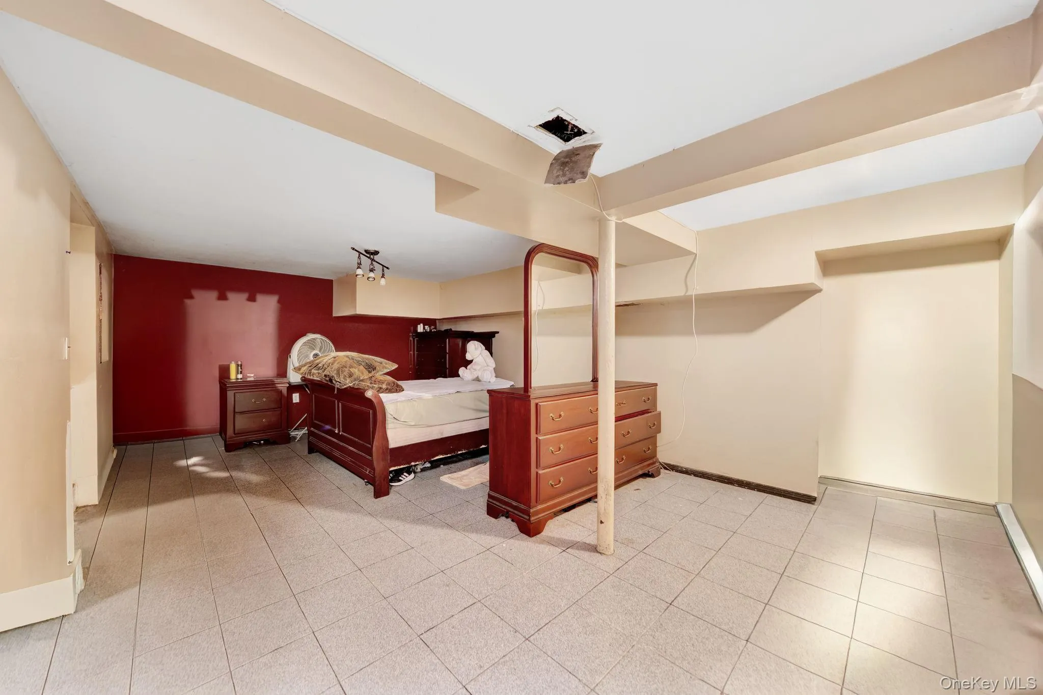 19014 Haywood Road, New York, NY, 6 Bedrooms Bedrooms, 12 Rooms Rooms,4 BathroomsBathrooms,Residential,For Rent,Haywood,0,1041537 19014 Haywood Road, New York, NY, 6 Bedrooms Bedrooms, 12 Rooms Rooms,4 BathroomsBathrooms,Residential,For Rent,Haywood,0,1041537