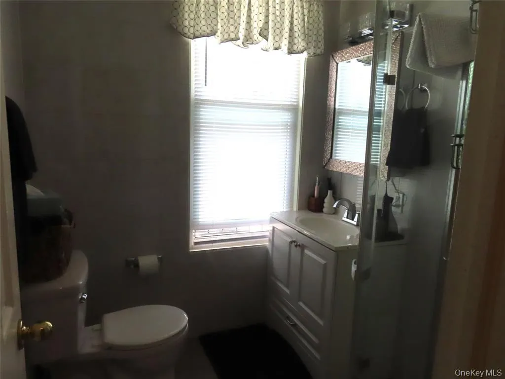33 Deer Park Avenue, Babylon, NY, 1 Bedroom Bedrooms, 3 Rooms Rooms,1 BathroomBathrooms,Residential Lease,For Rent,Deer Park,0,1041538 33 Deer Park Avenue, Babylon, NY, 1 Bedroom Bedrooms, 3 Rooms Rooms,1 BathroomBathrooms,Residential Lease,For Rent,Deer Park,0,1041538